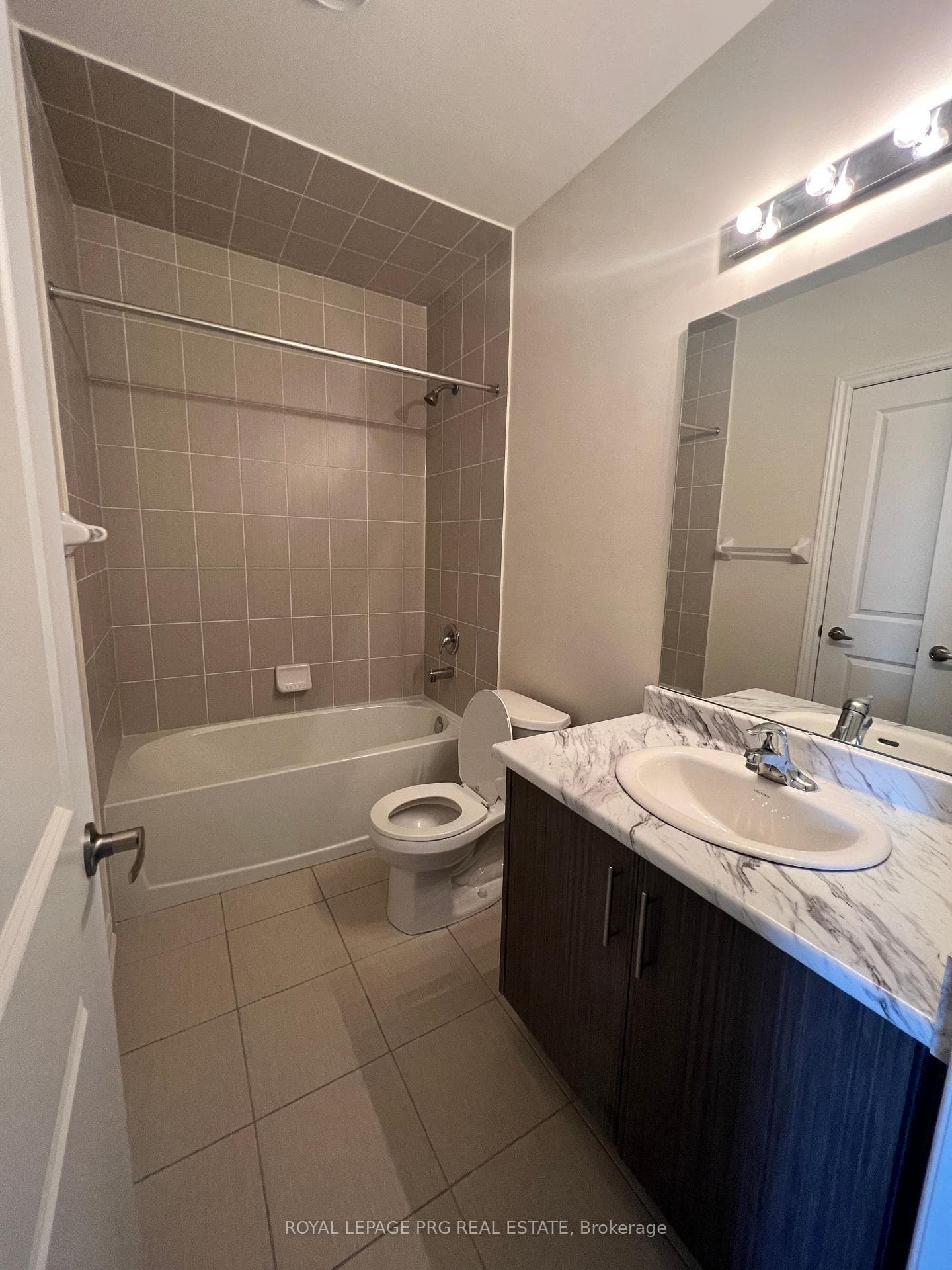 30 Halliford Place Unit 208 photo 7