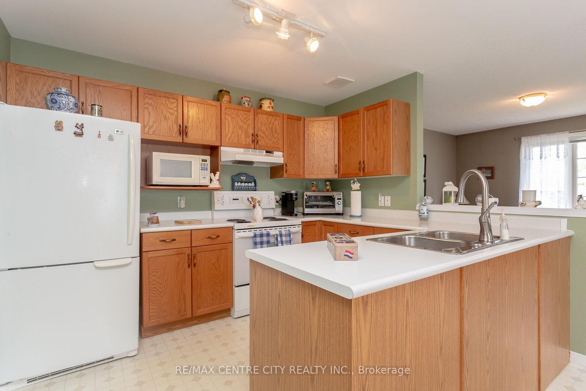 373 Chestnut Street photo 10