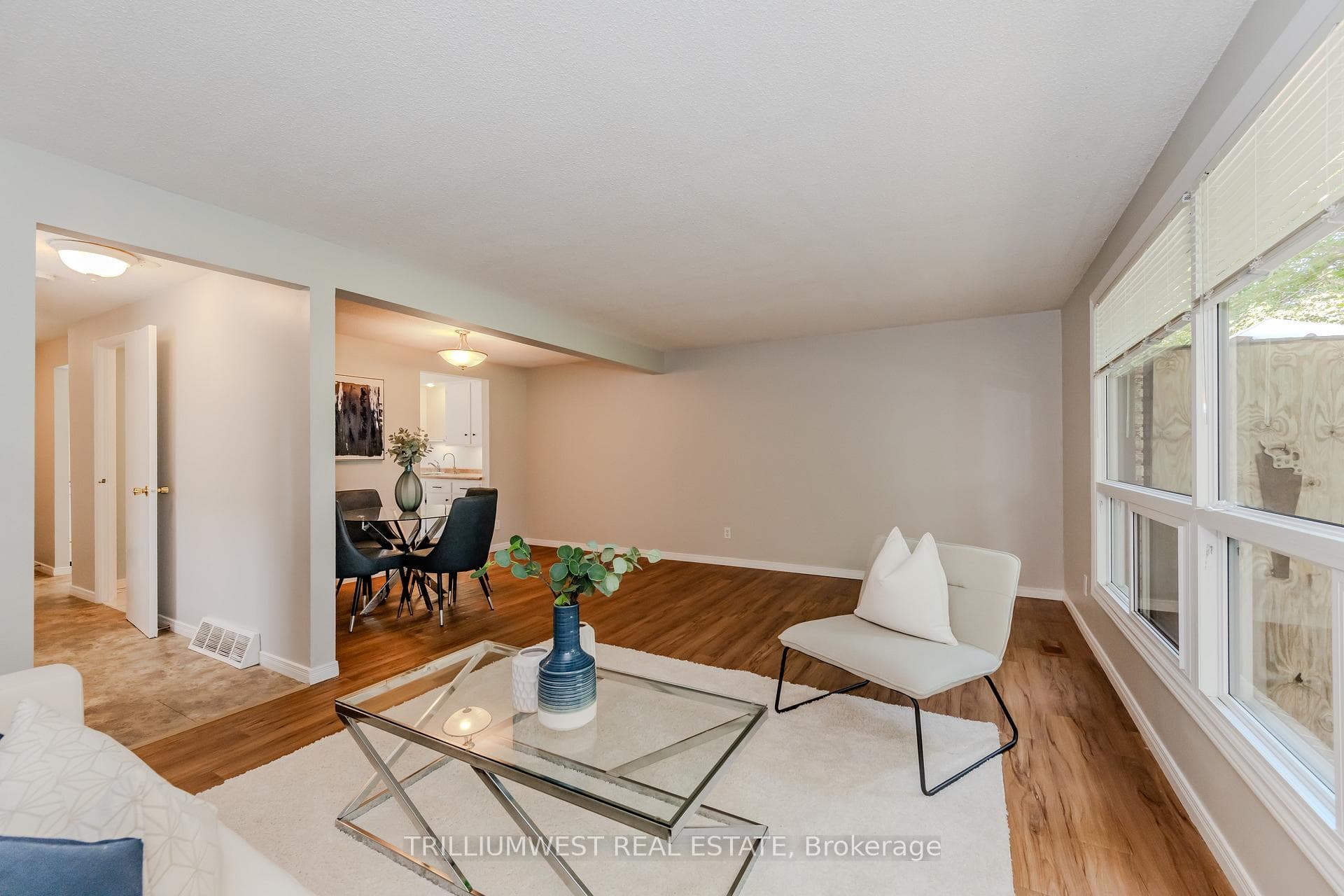 422 Dunvegan Drive photo 11