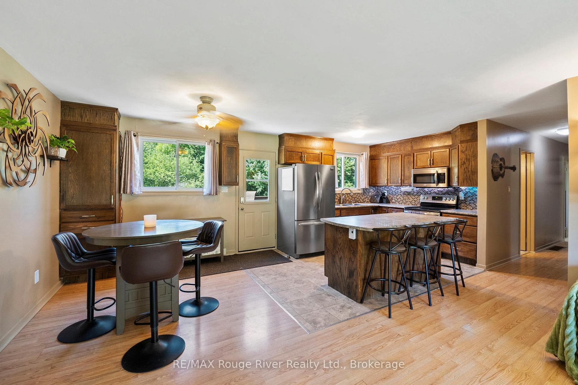 8910 Lewis Court photo 11