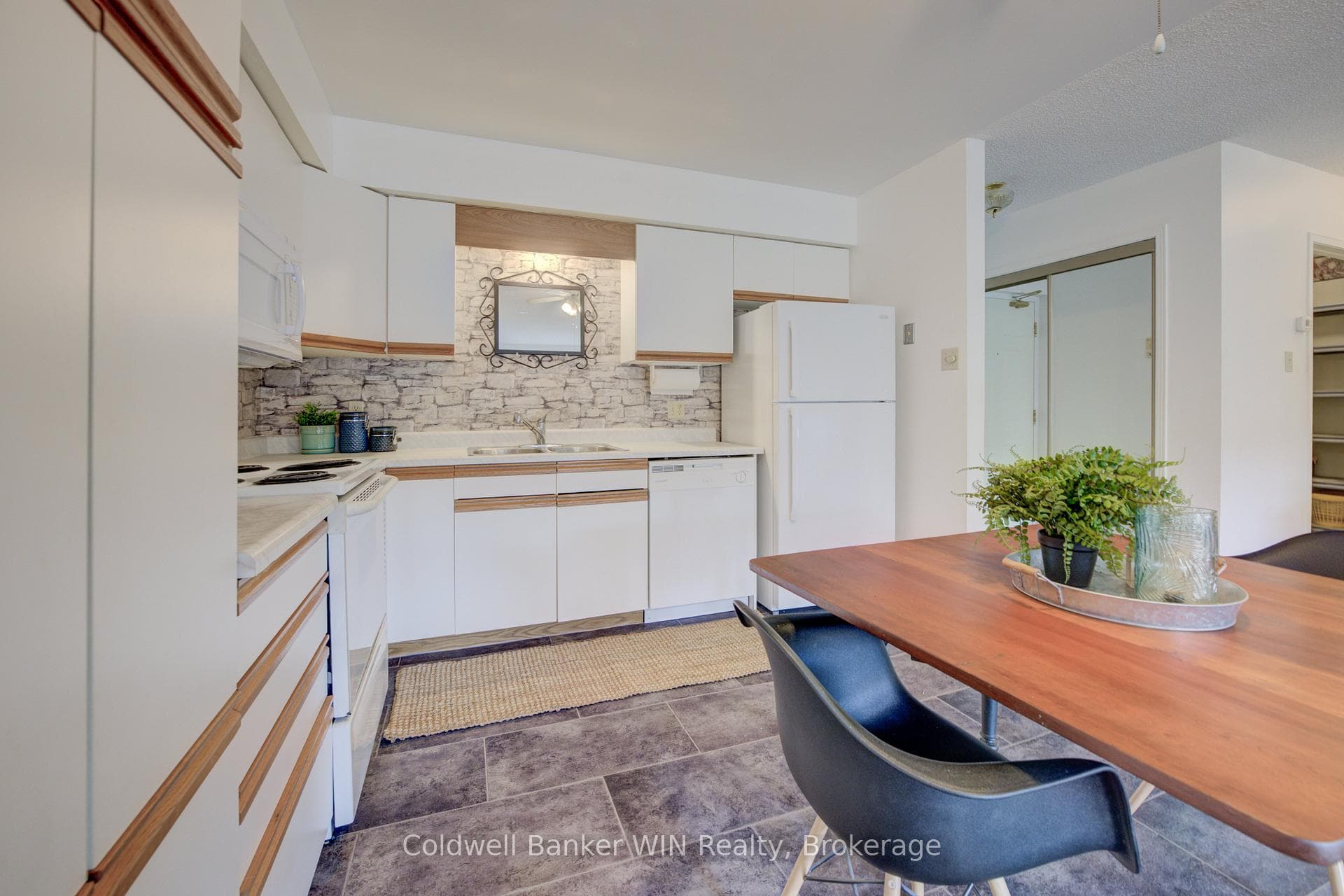 460 DURHAM Street Unit 309 photo 5