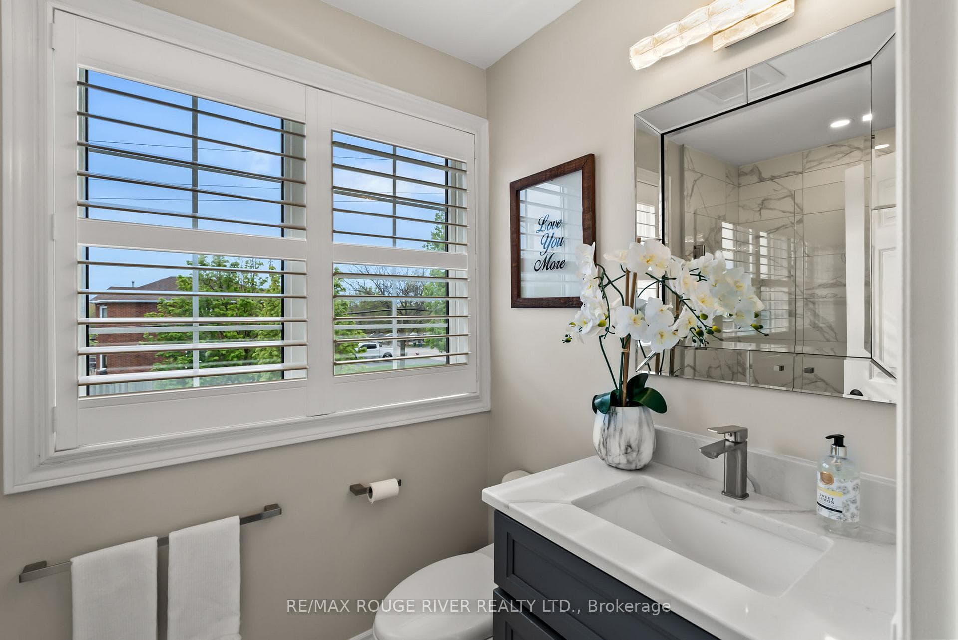 54 Martin Road photo 16
