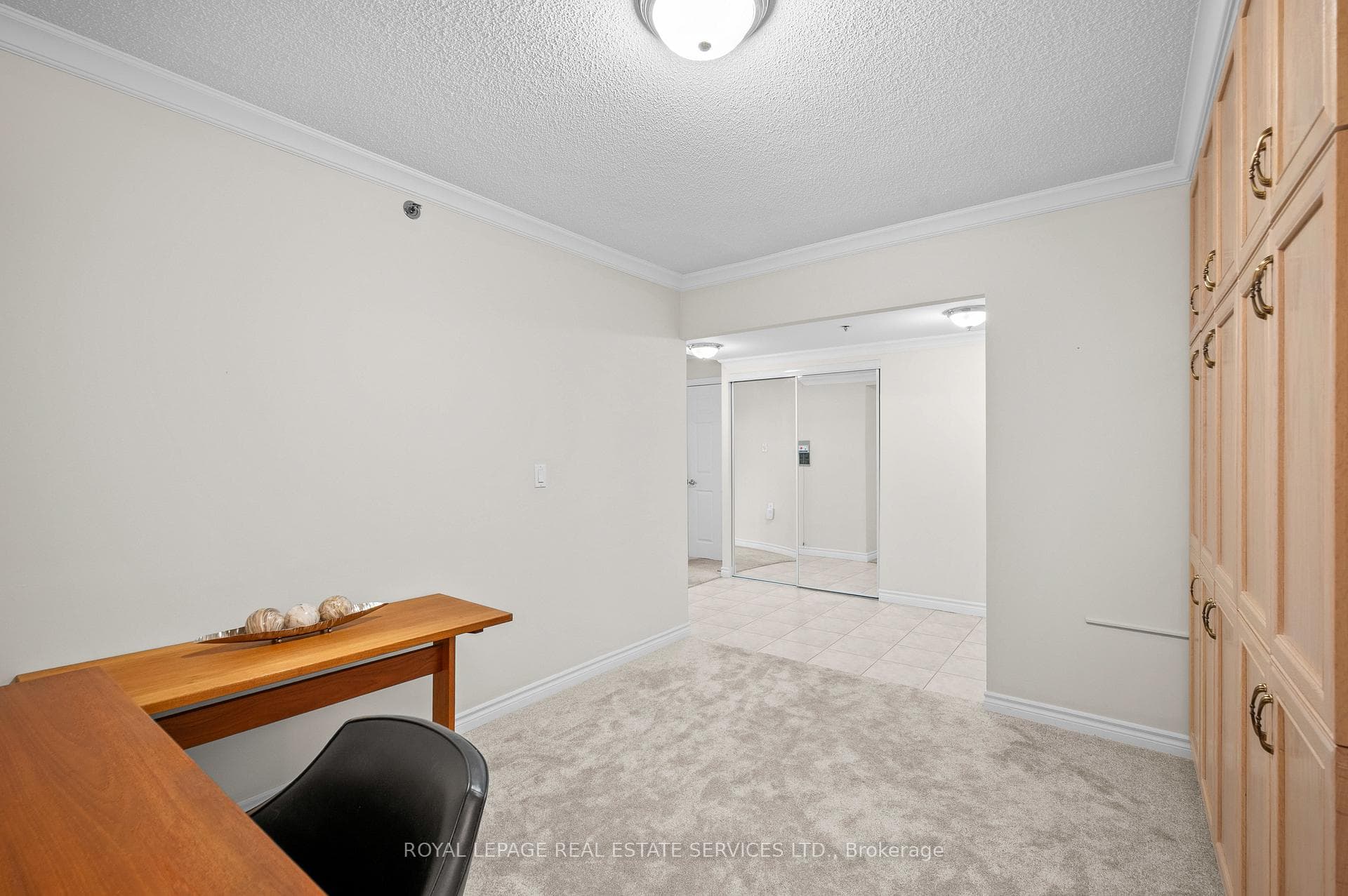 100 Burloak Drive Unit 2304 photo 9