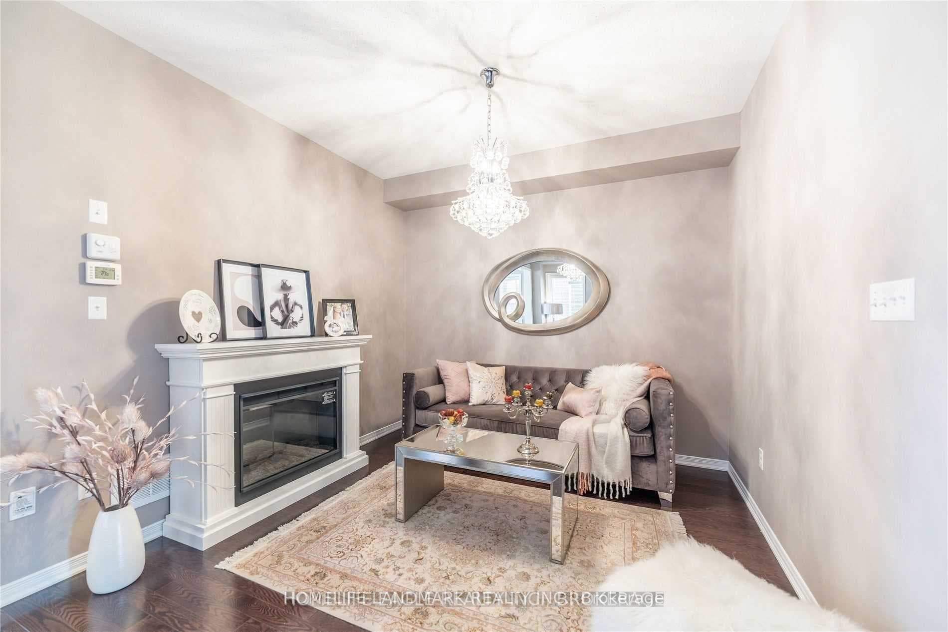 1268 Mccron Crescent photo 4