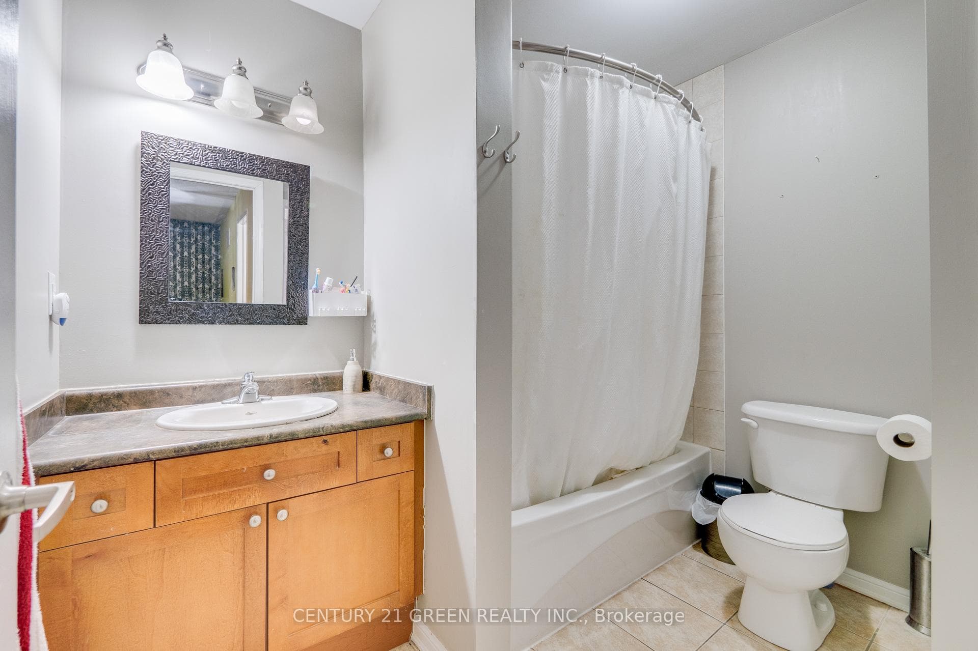 843 Gifford Crescent photo 26