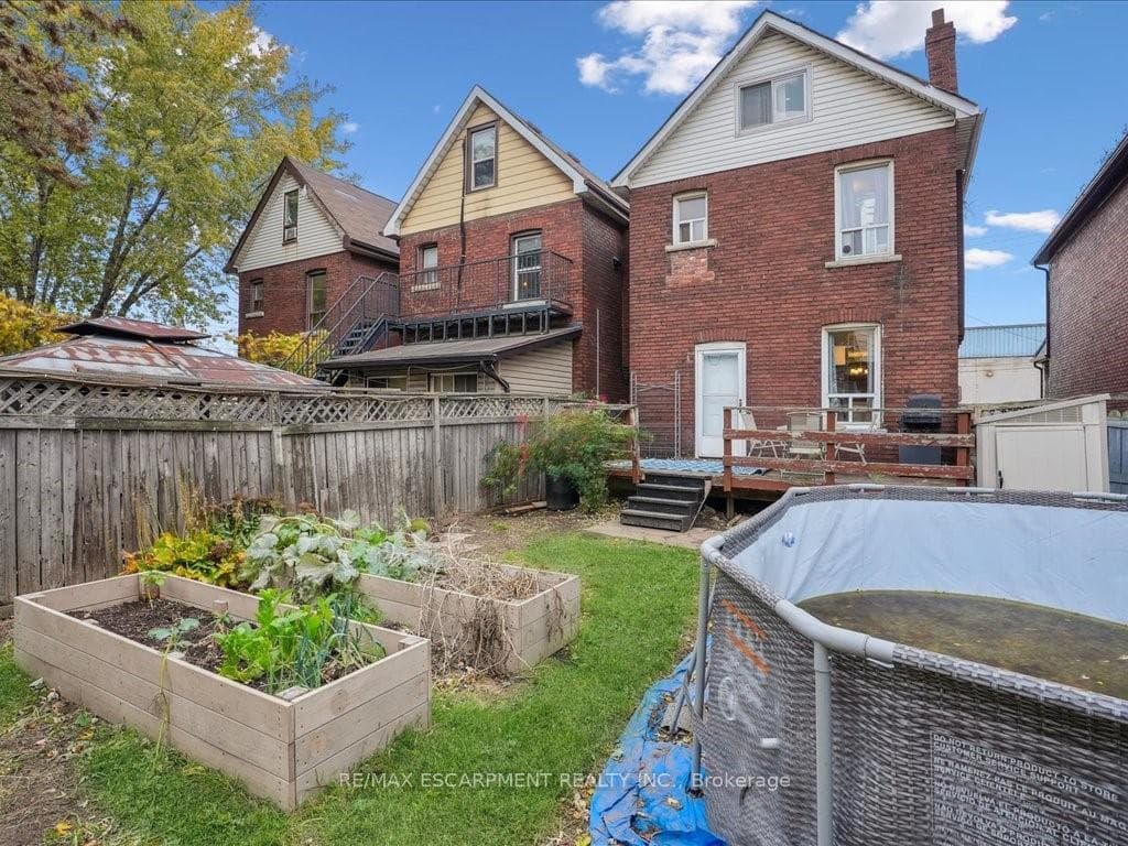 529 Wentworth Street photo 37
