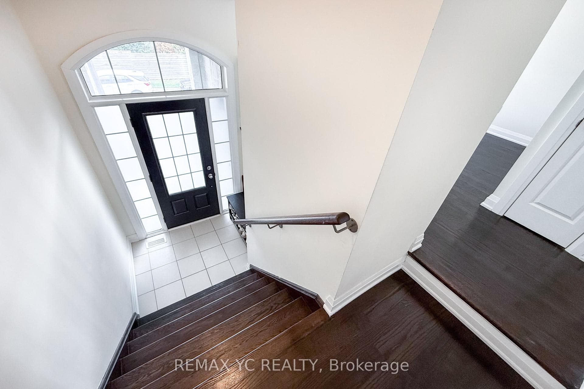 33 Duncombe Lane photo 4