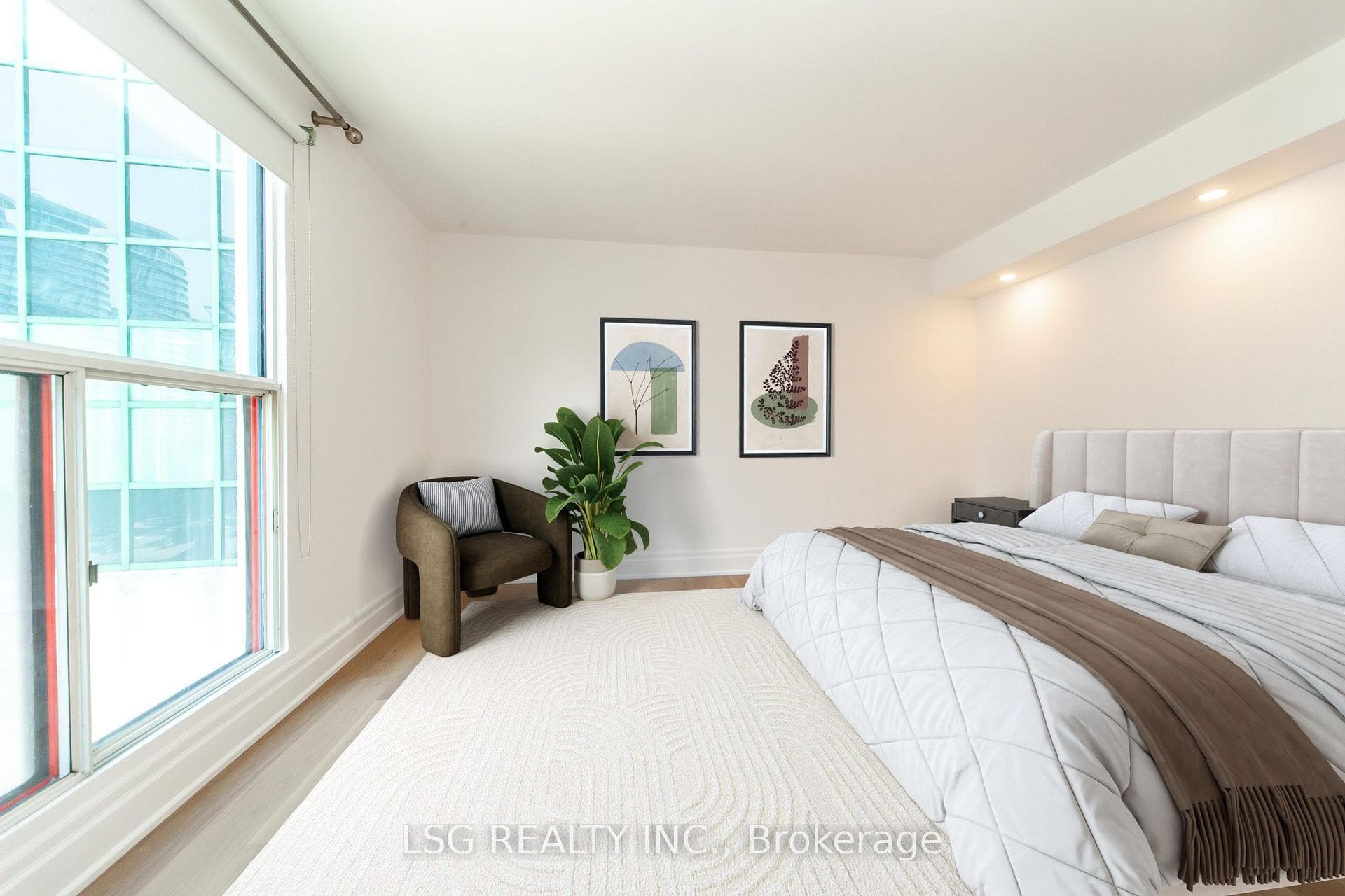 99 Harbour Square Unit 812 photo 3