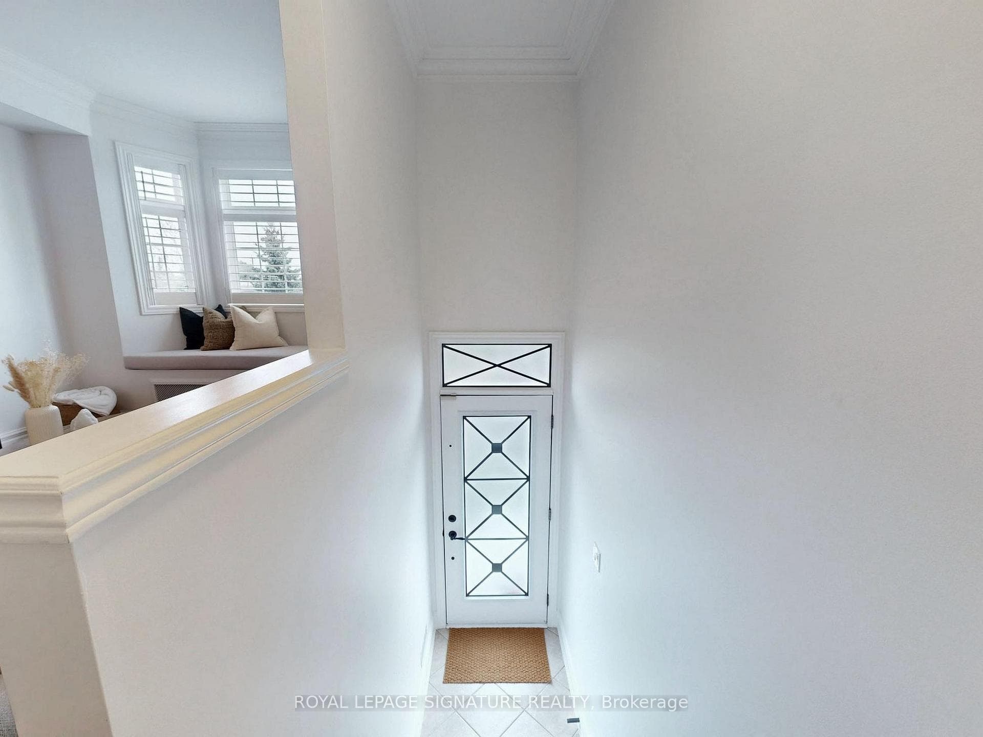 93 Piggott Mews photo 3