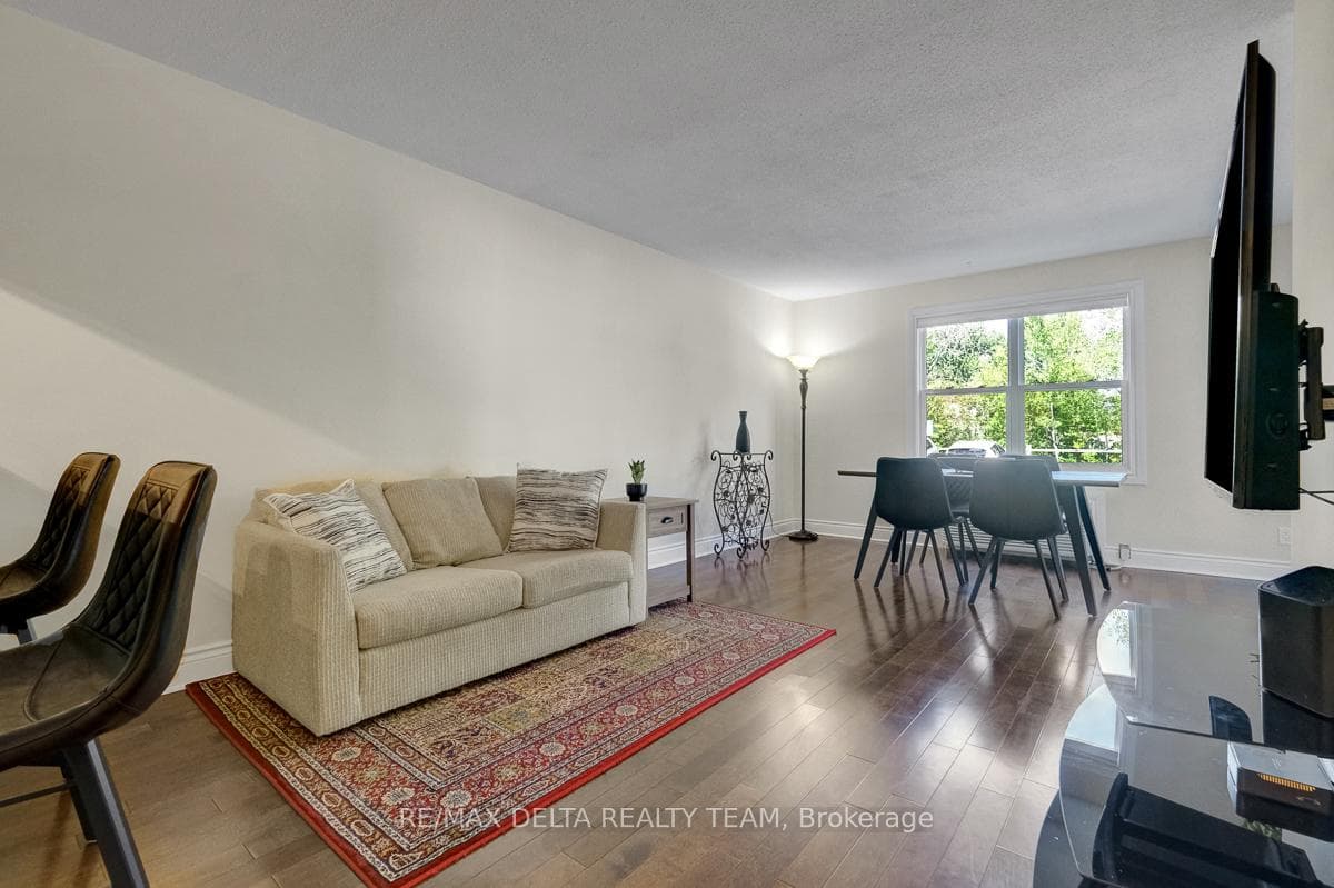 1099 Cadboro Road Unit 107 photo 6