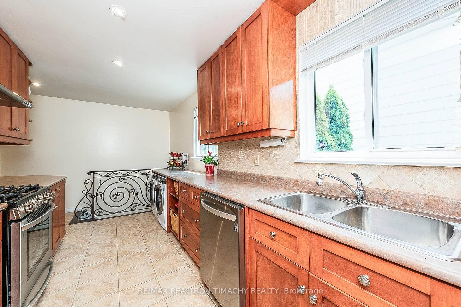 35 Donnamora Crescent photo 16