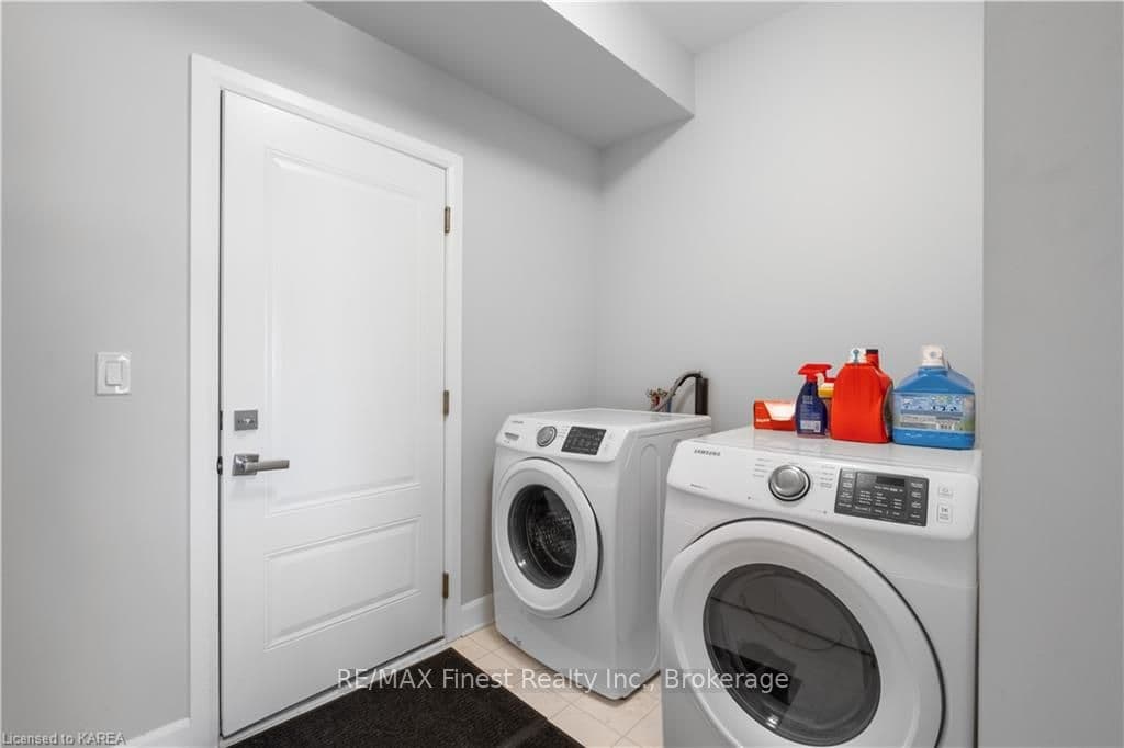 1225 MAX Crescent photo 9
