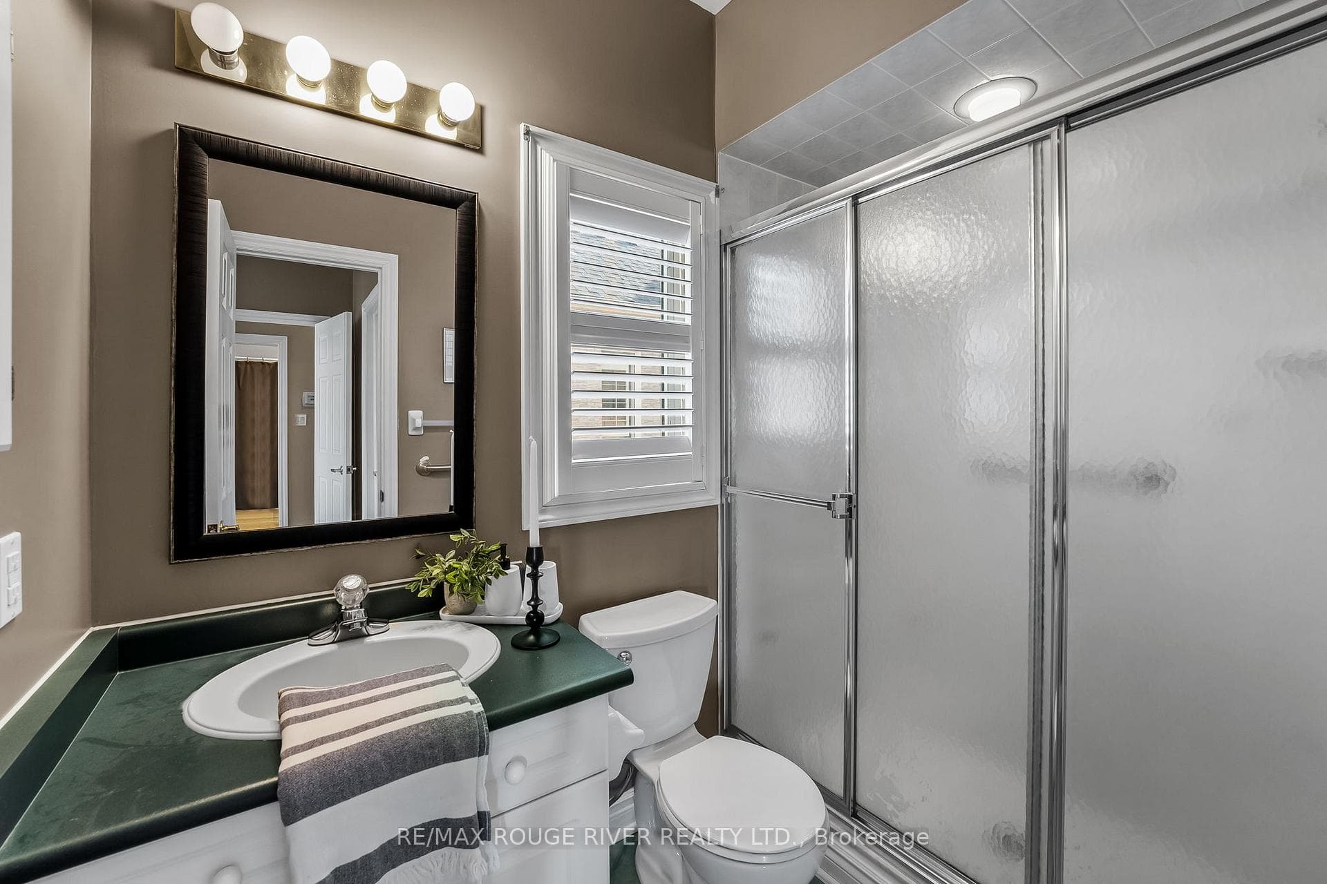 53 Waterbury Crescent photo 14