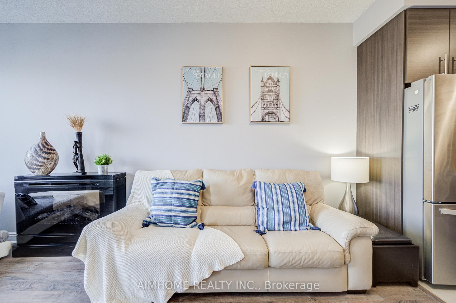 277 South Park Road Unit 602 photo 9