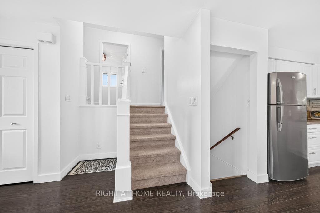 8 Acadia Crescent photo 17