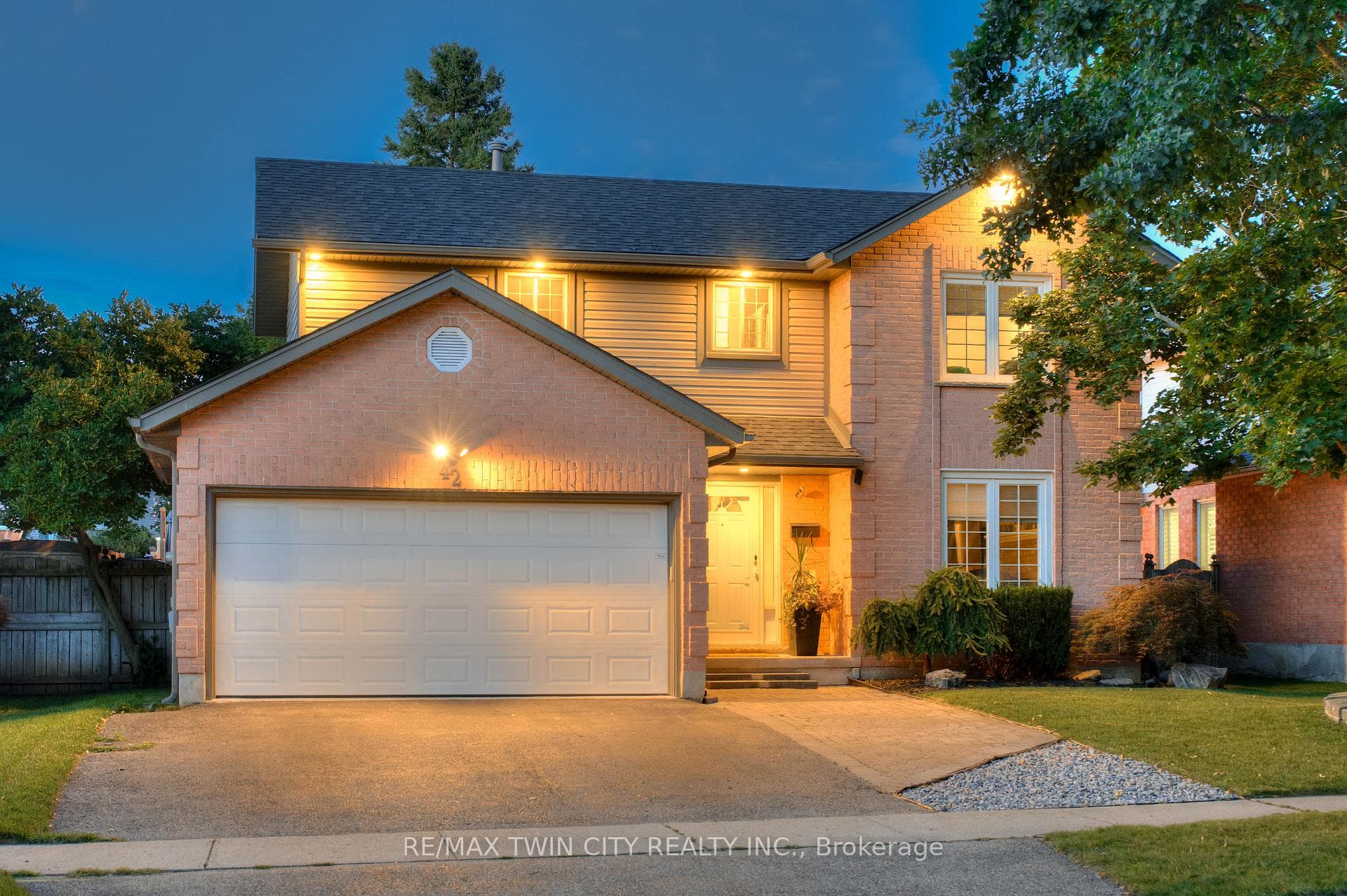 42 Maxwell Drive photo 1