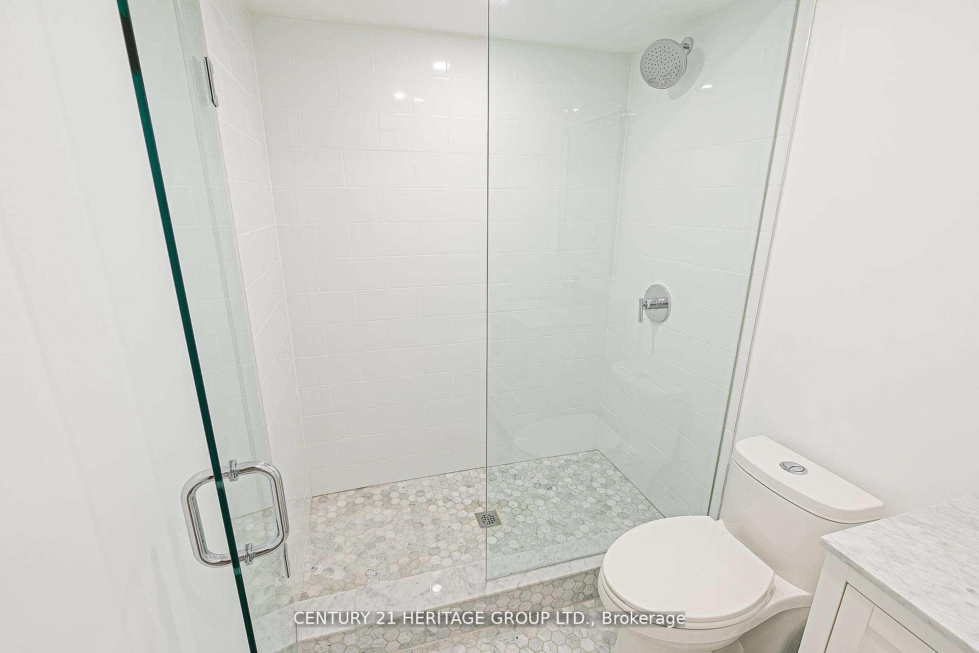 2 Roy Harper Avenue photo 43