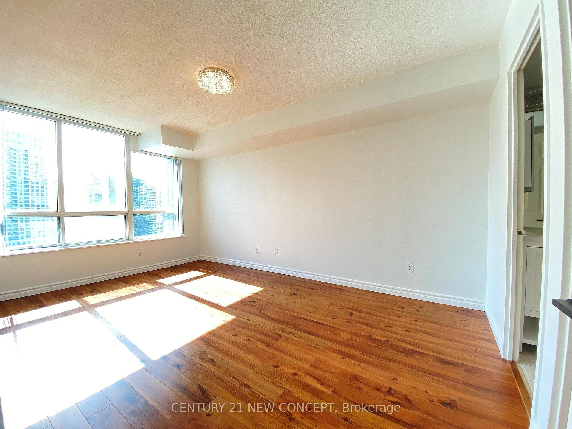 18 Parkview Avenue Unit 2006 photo 4