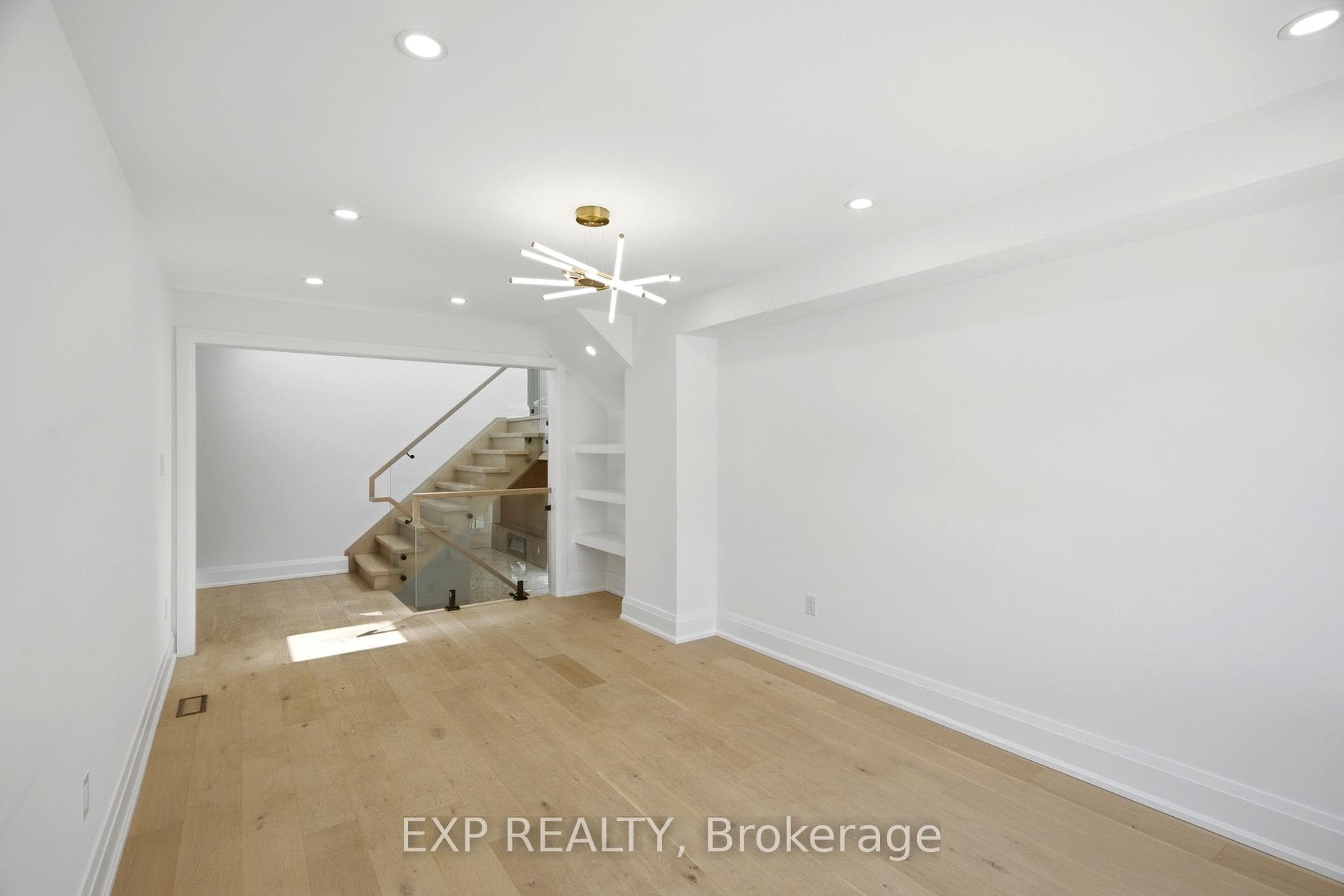83 Kalmar Avenue photo 19