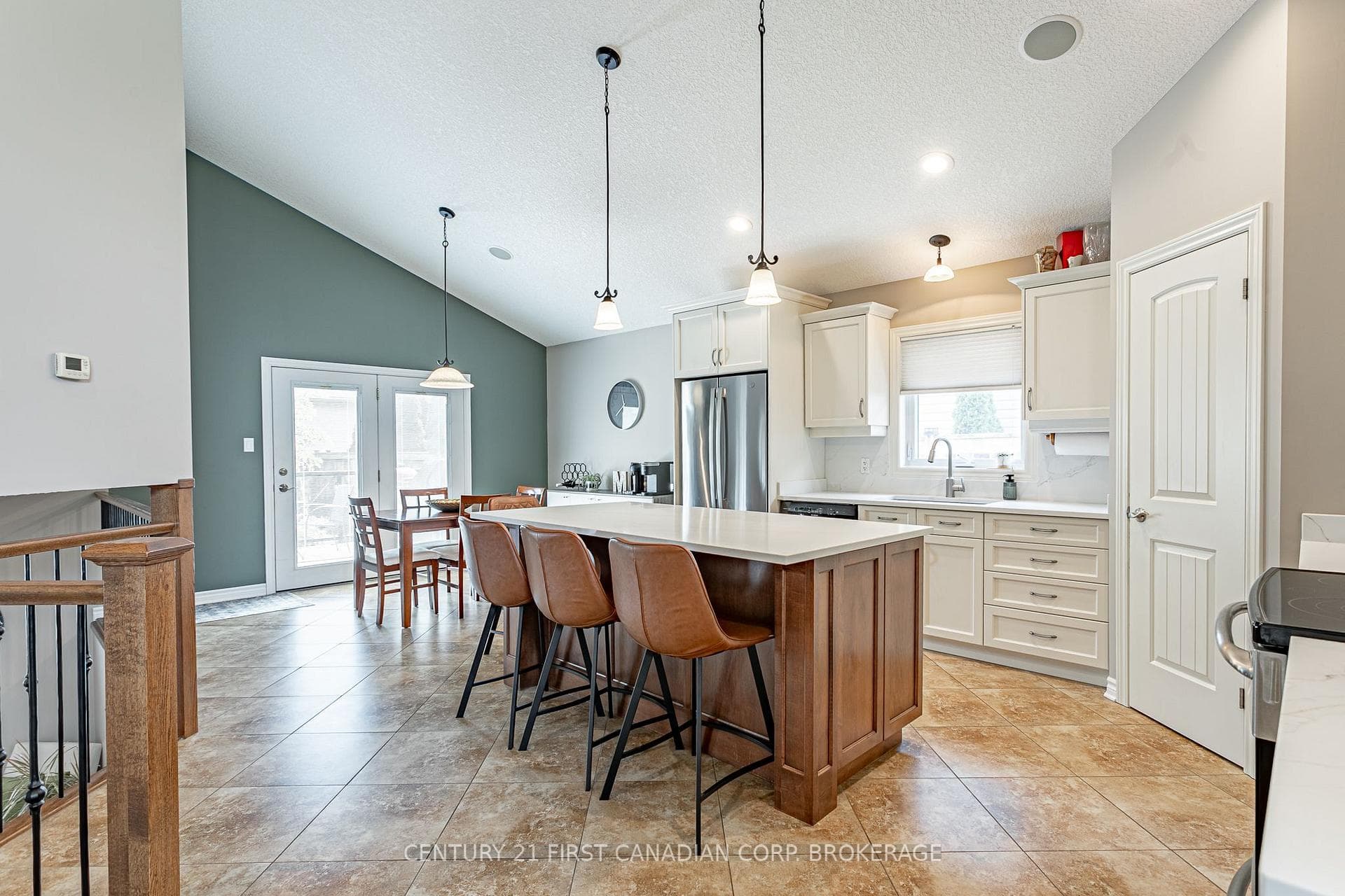 270 Boyd Boulevard photo 8