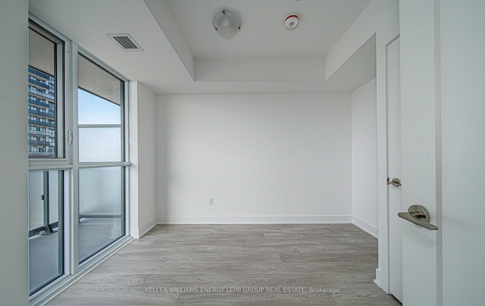2545 Simcoe Street Unit 615 photo 11