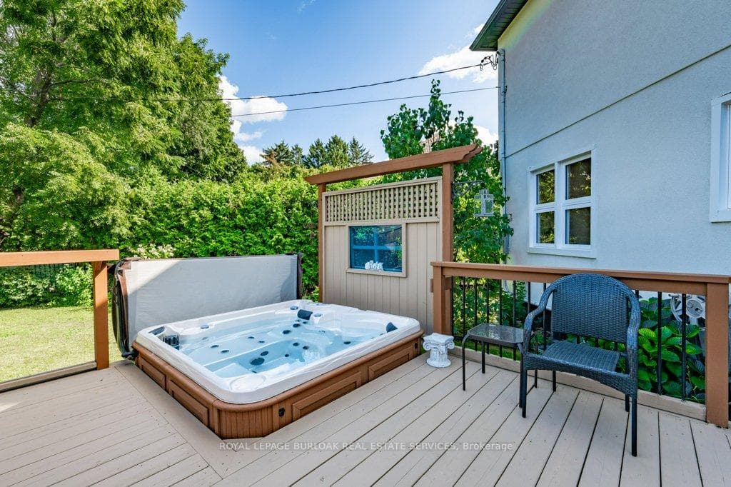 891 Kingsway Drive photo 33