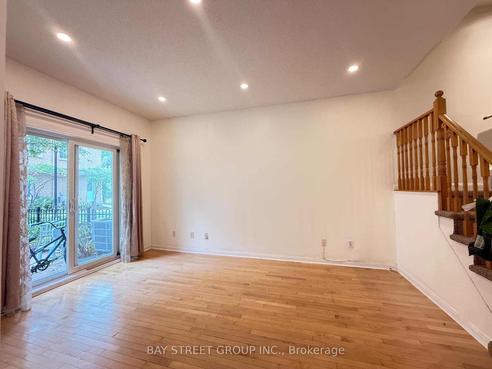 20 St Moritz Way Unit 16 photo 3