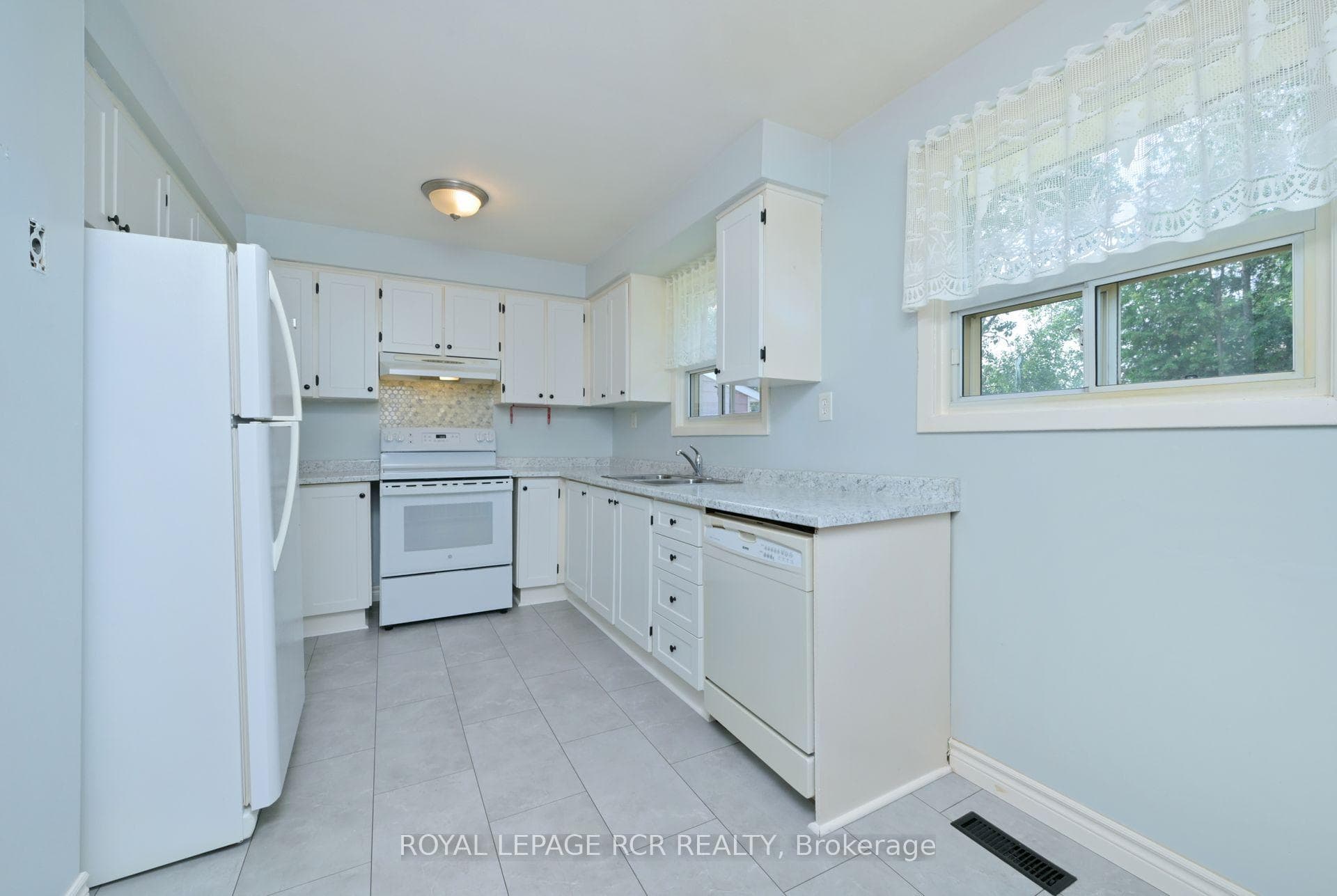 46 Cambridge Avenue photo 6