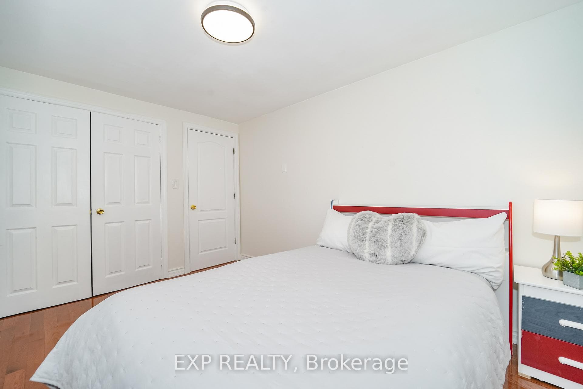 246 Mary Street photo 19