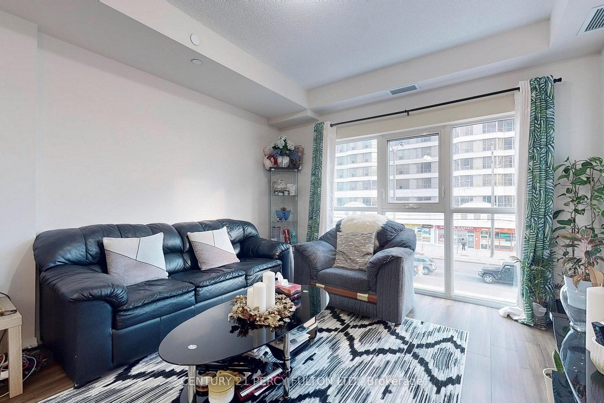 2152 Lawrence Avenue Unit 205 photo 6