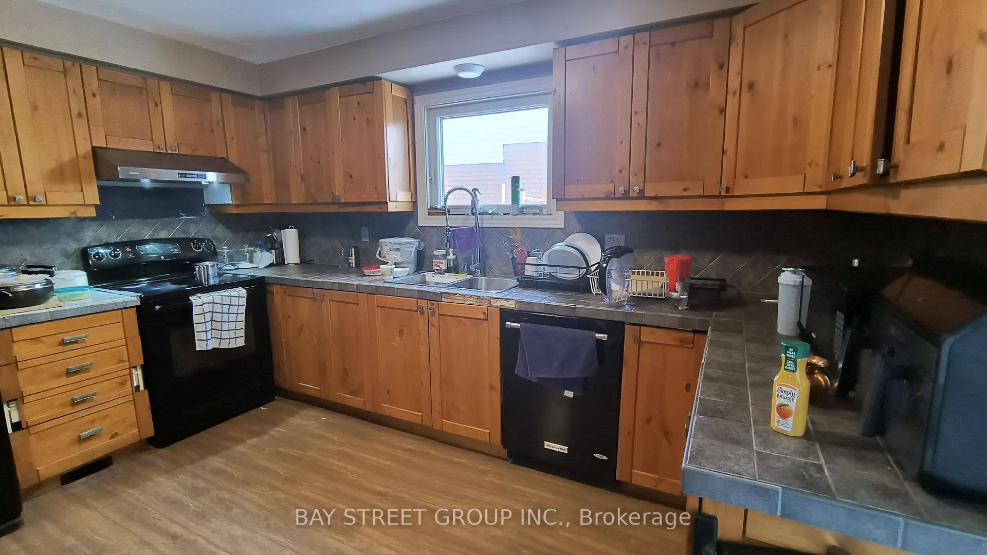 3503 Cherrington Crescent photo 5