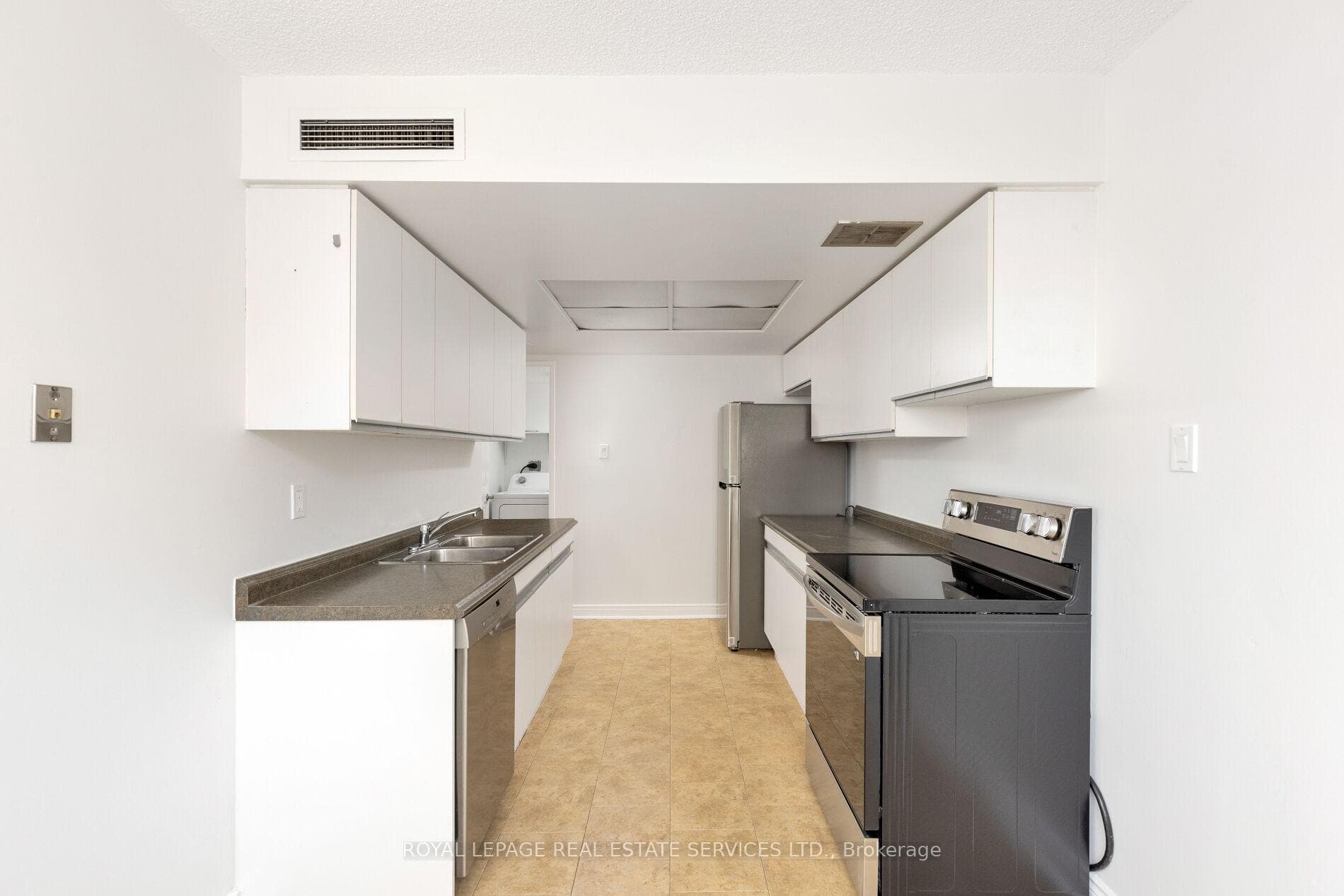 77 Carlton Street Unit 505 photo 12