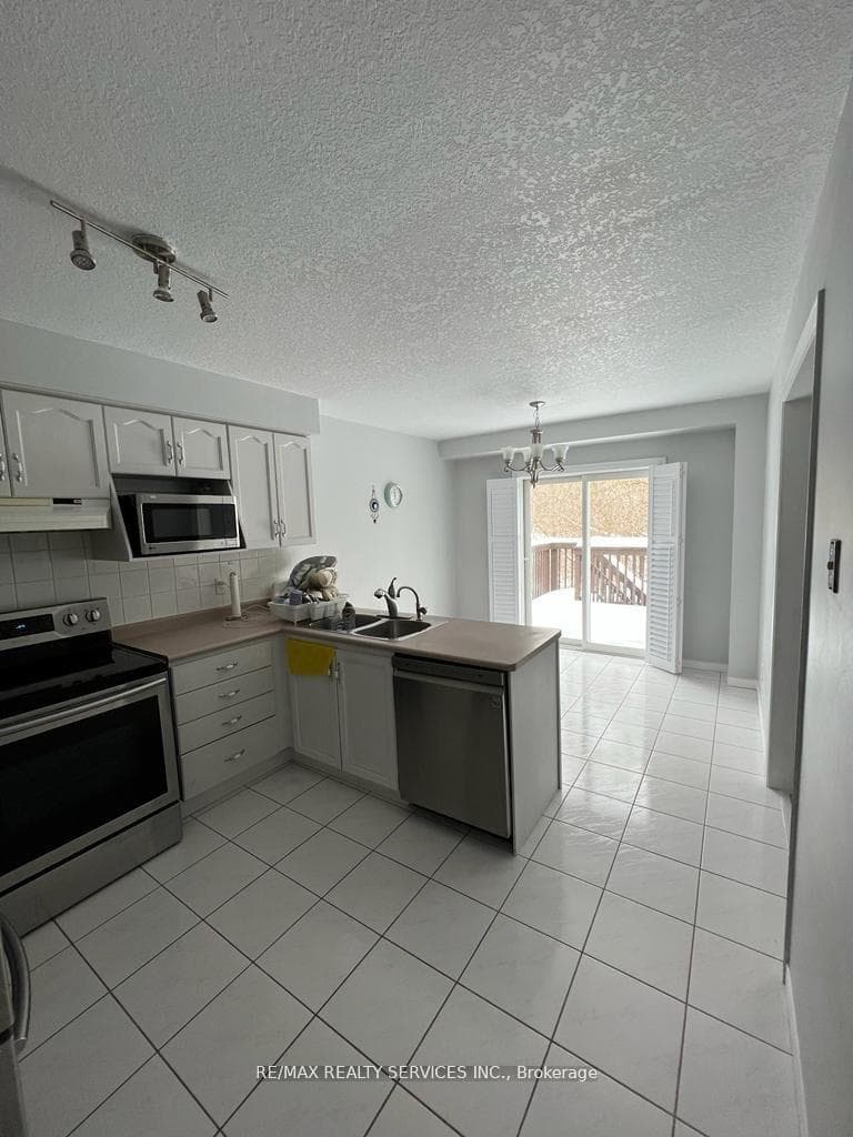 282 Bankside Drive photo 6