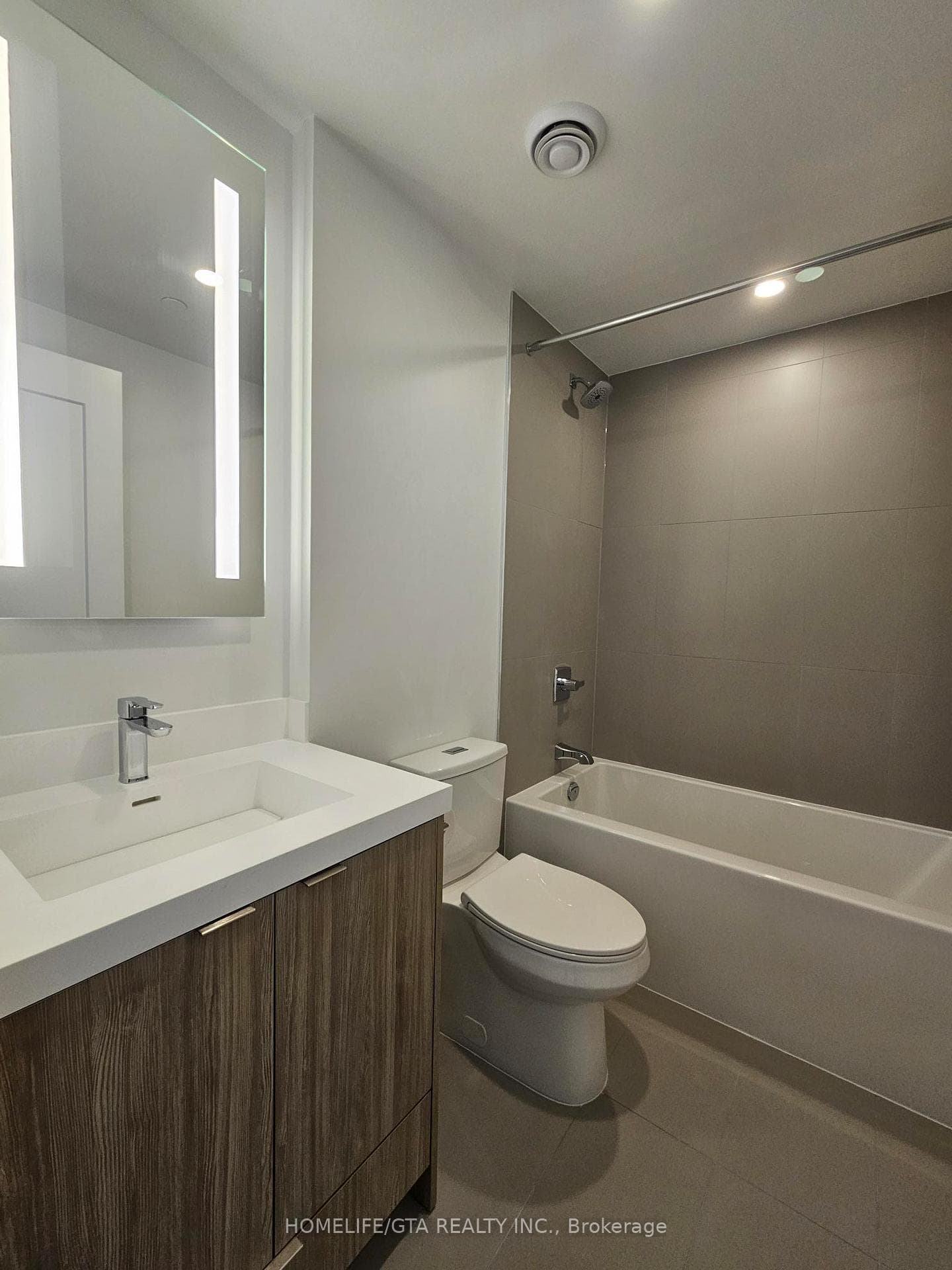 30 Inn On the Park Drive Unit 4101 photo 8