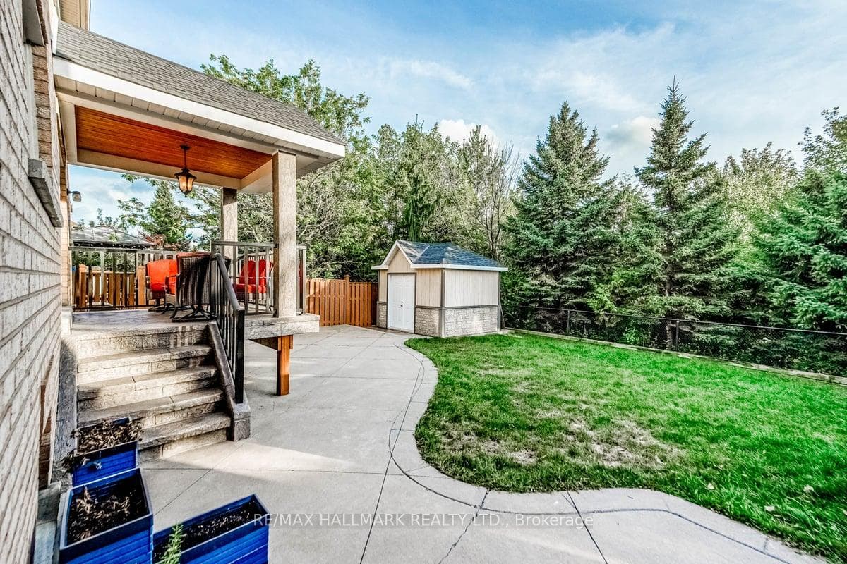 8 Laurentide Crescent photo 30