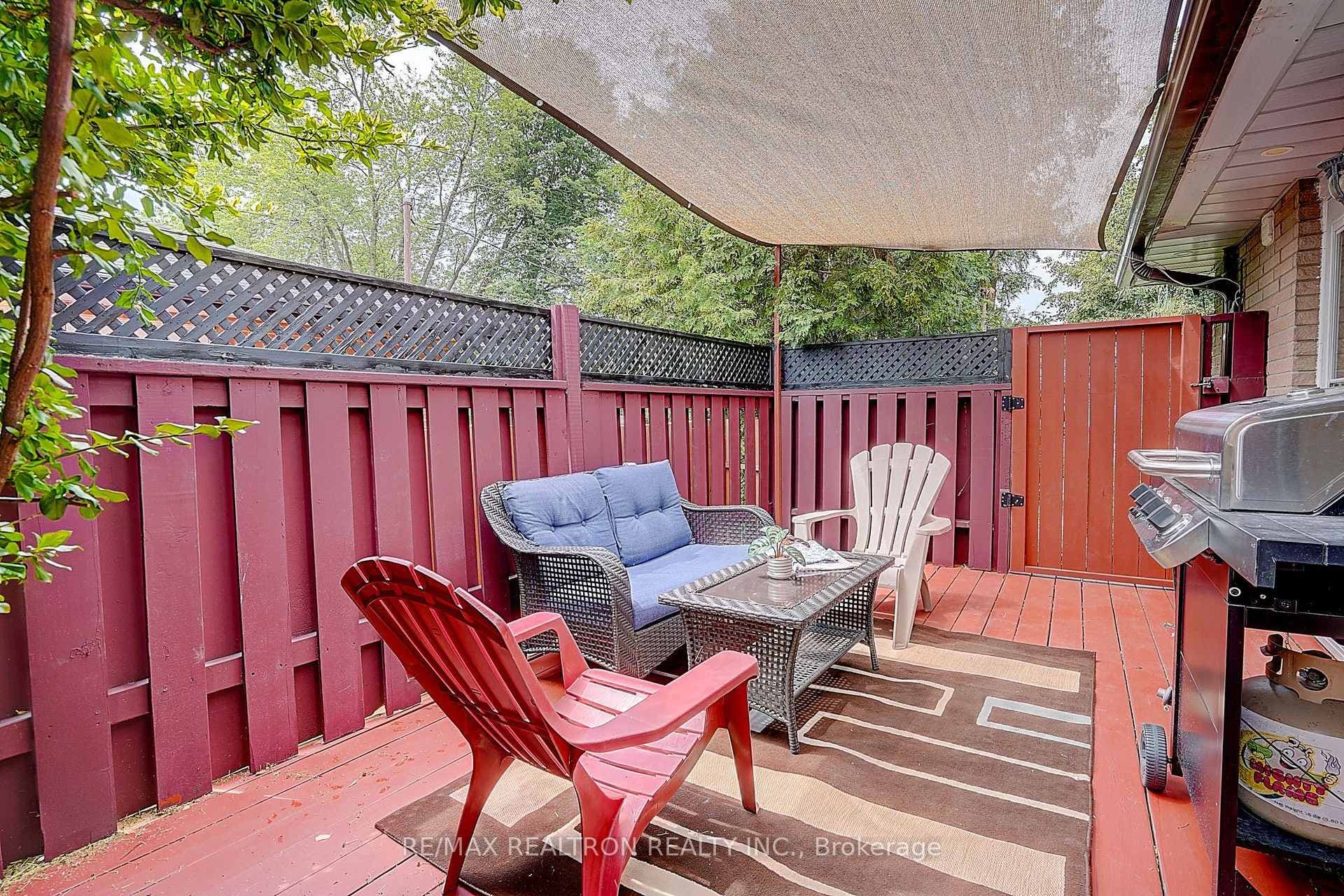 583 Pinewood Street photo 40