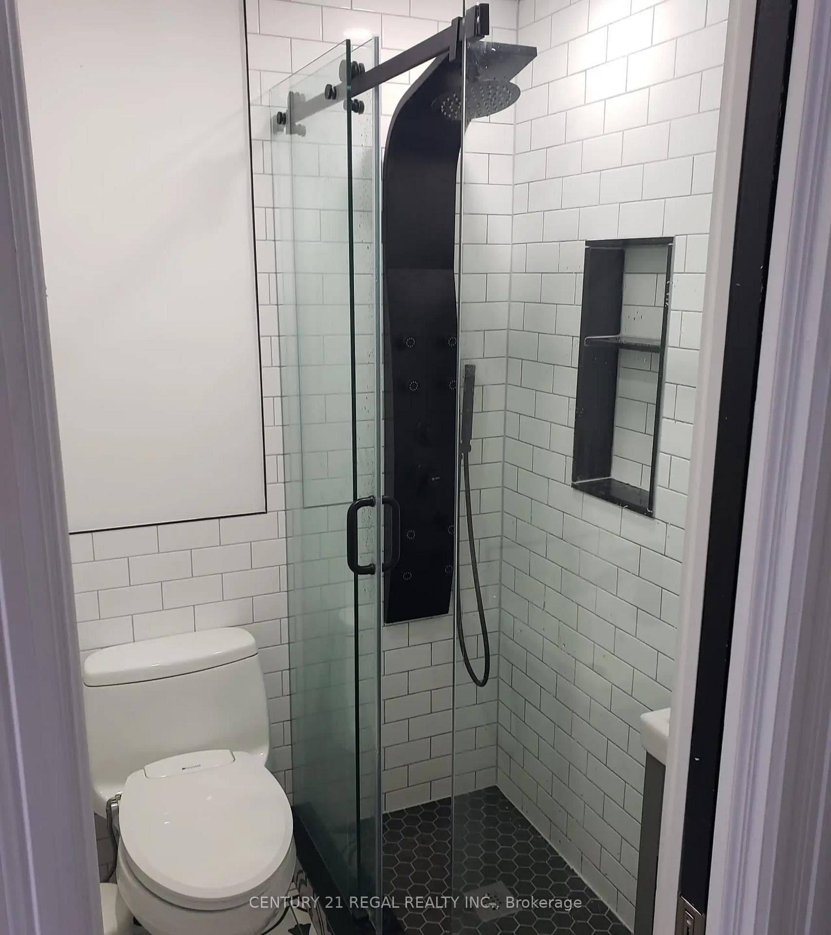 191 Booth Avenue Unit Main photo 8