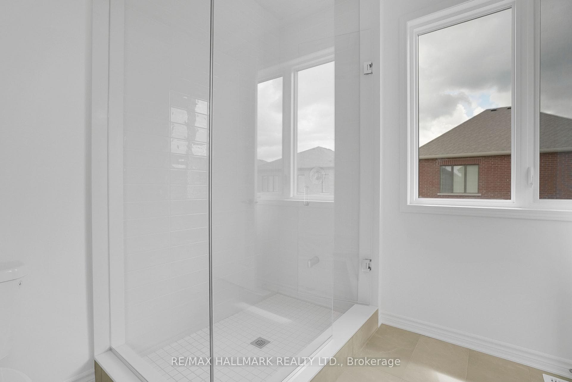 16 Foxley Heights photo 24