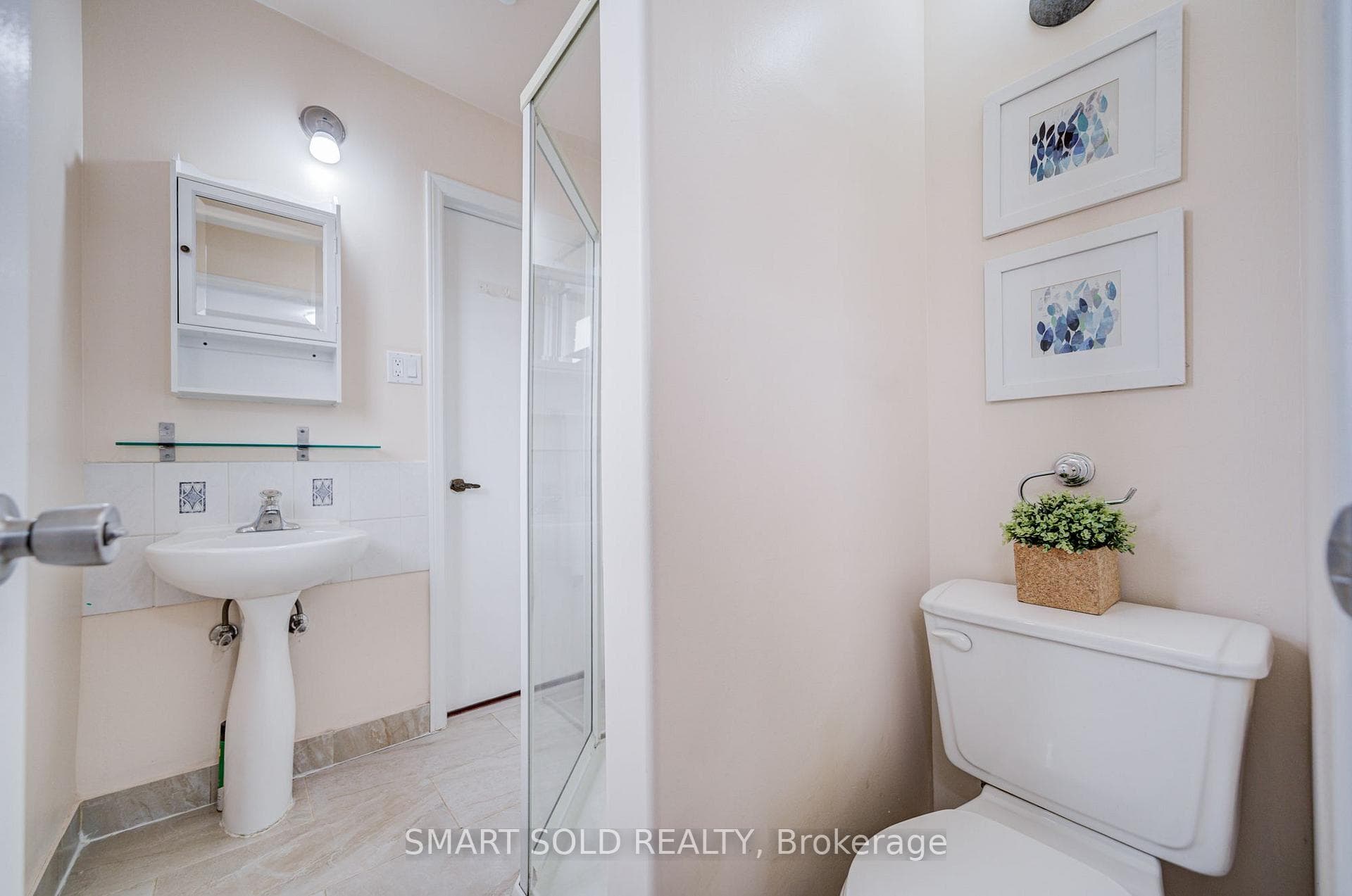 837 Queensbridge Drive photo 22