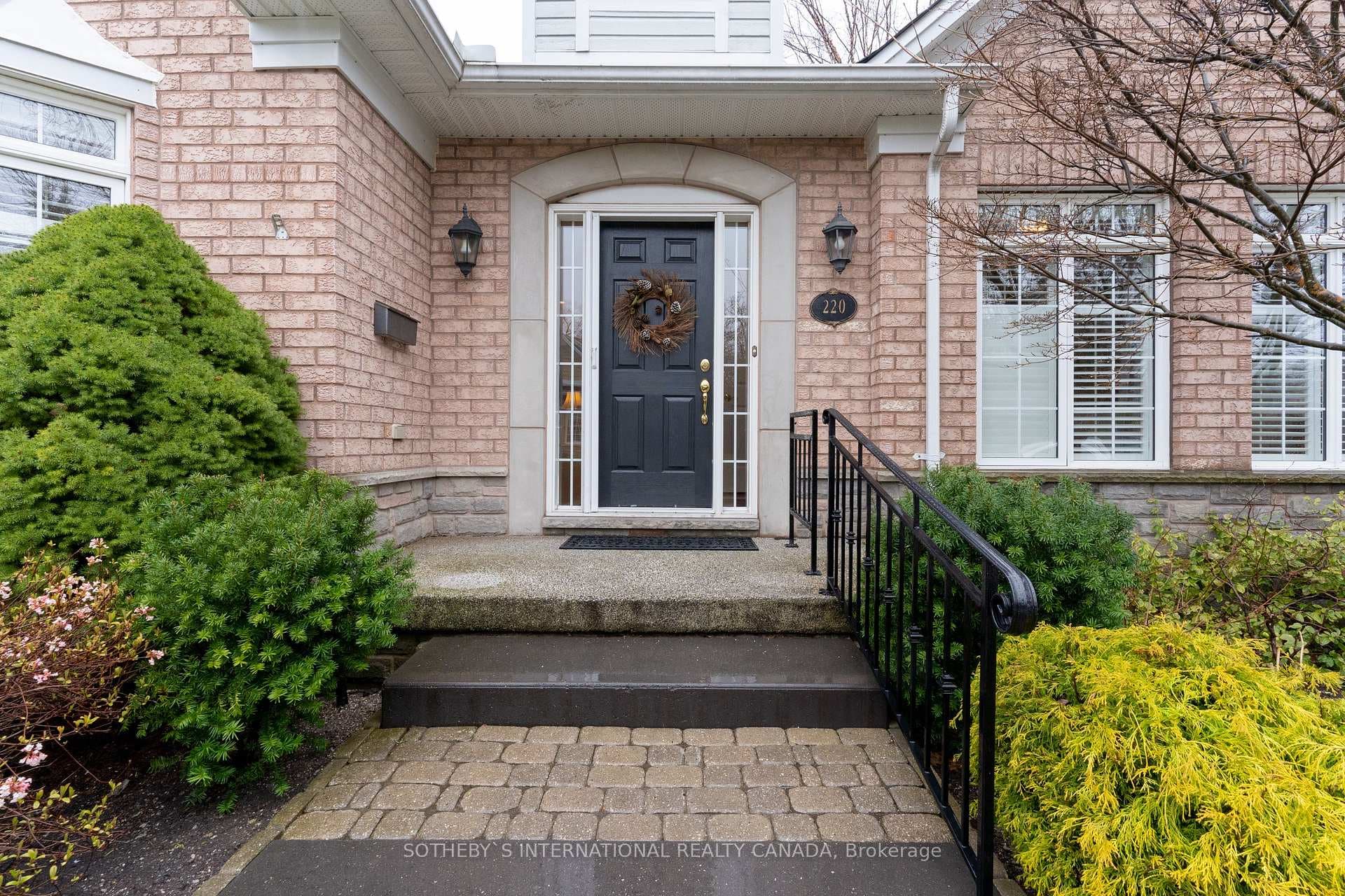 1405 Lorne Park Road Unit 220 photo 3