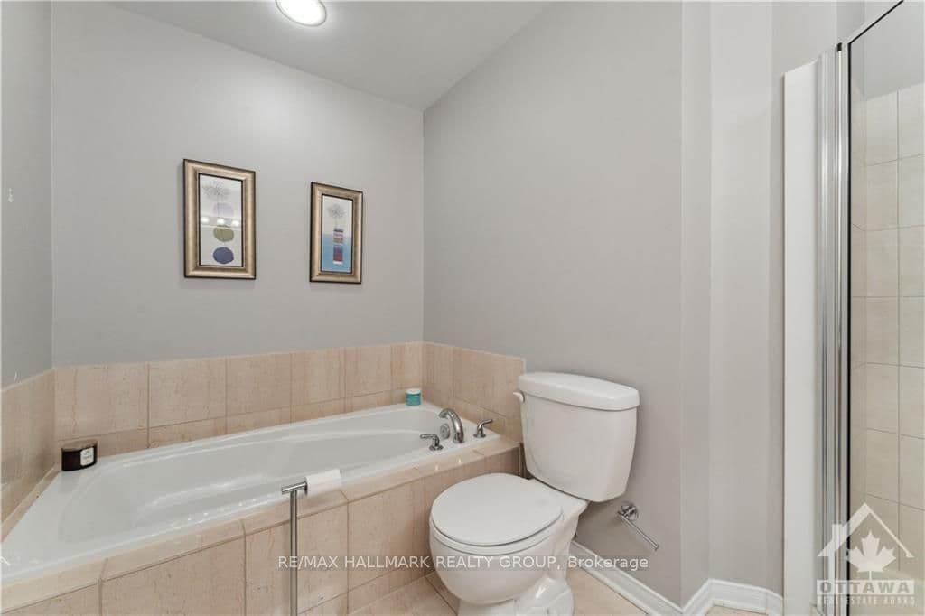 38 METROPOLE Unit 703 photo 21