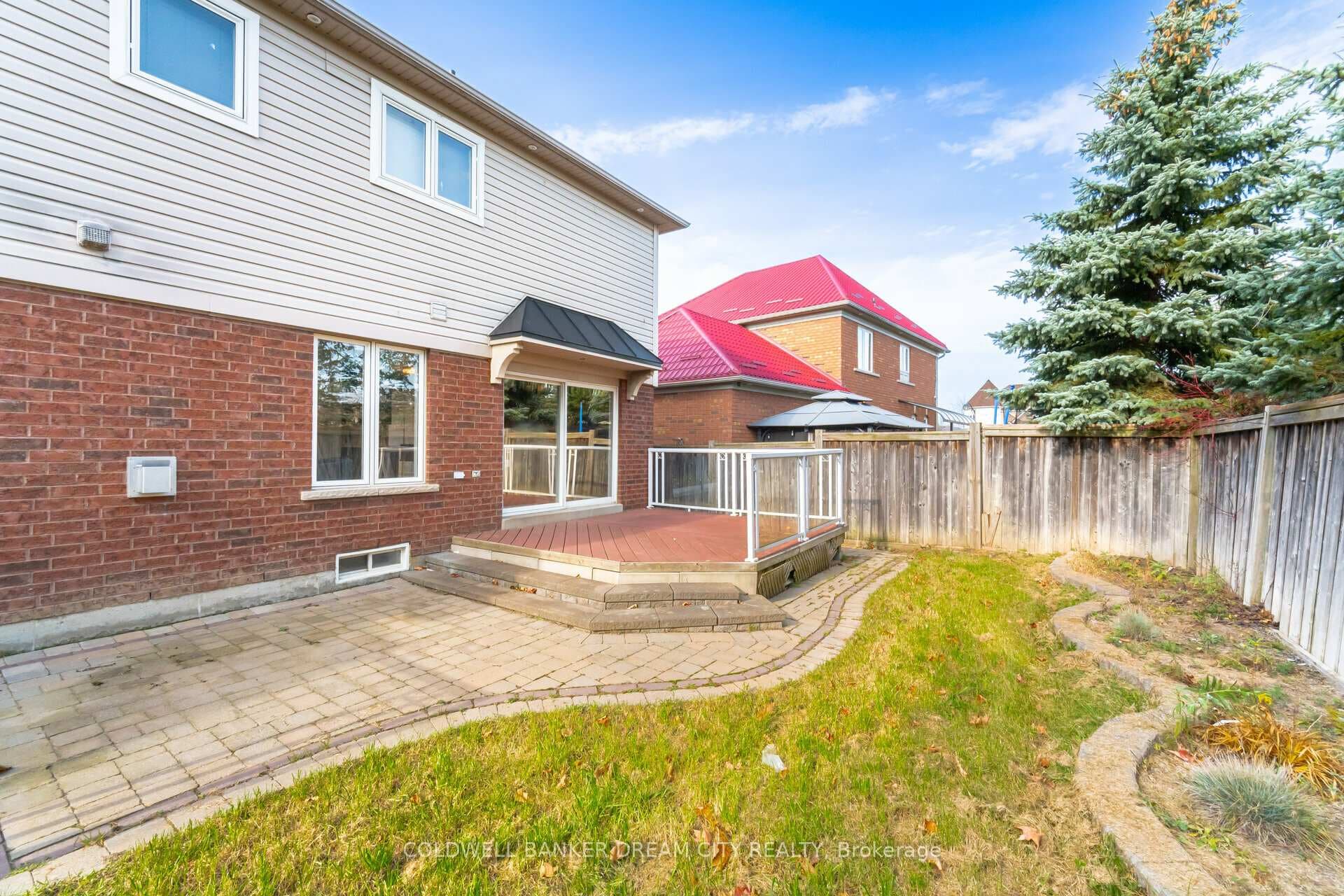 90 Seward Crescent photo 33