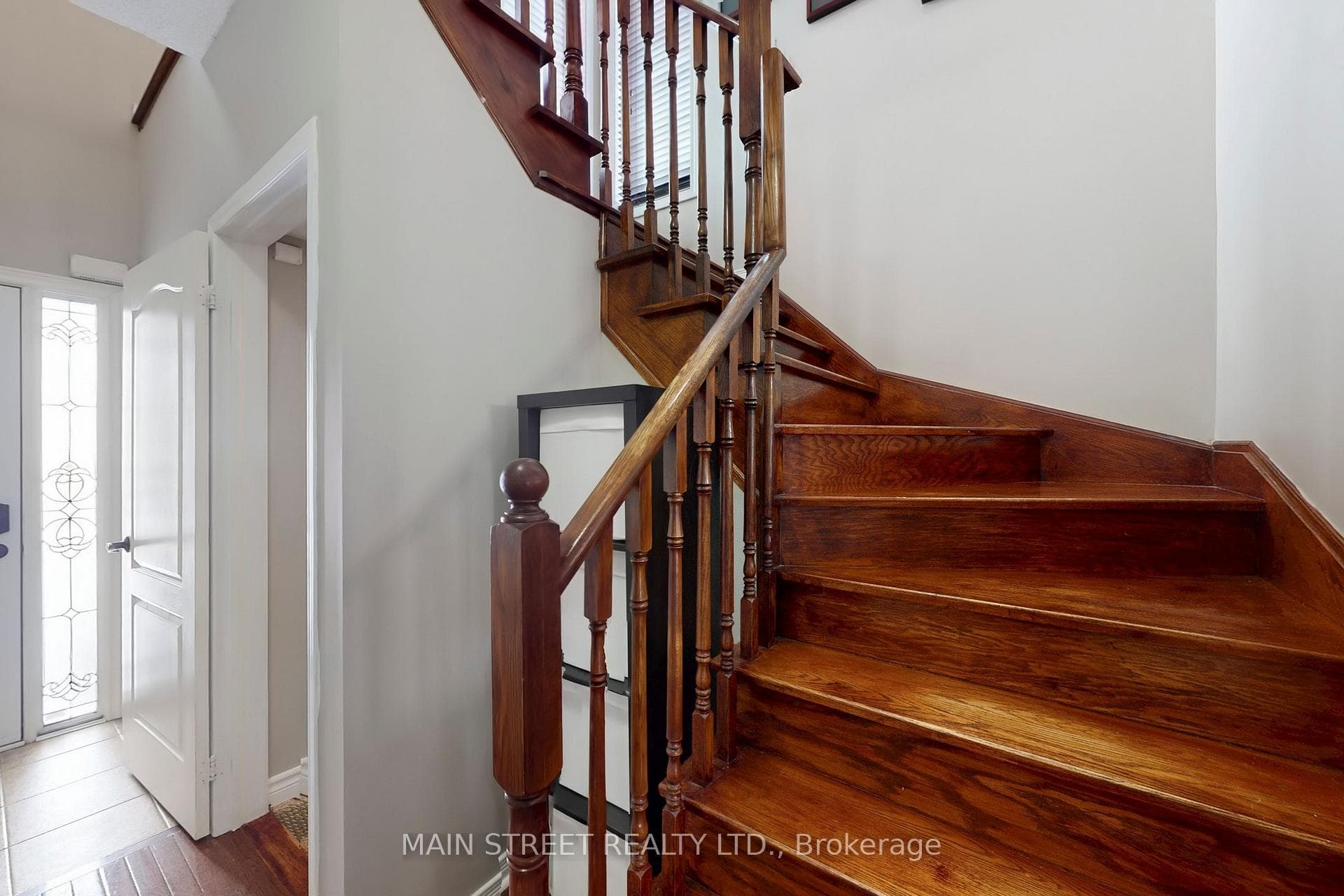 58 Tudor Crescent photo 5