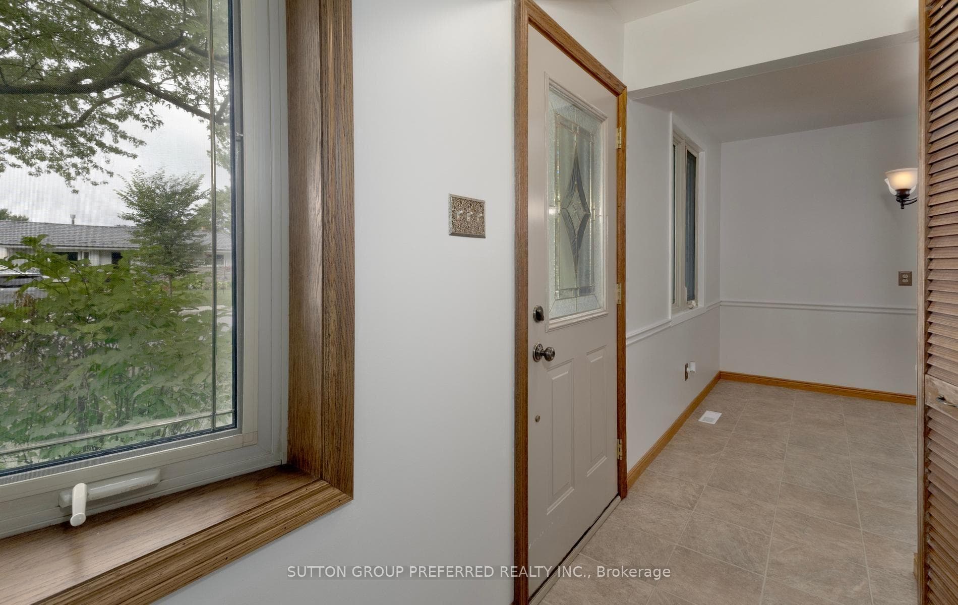 55 Jena Crescent photo 4