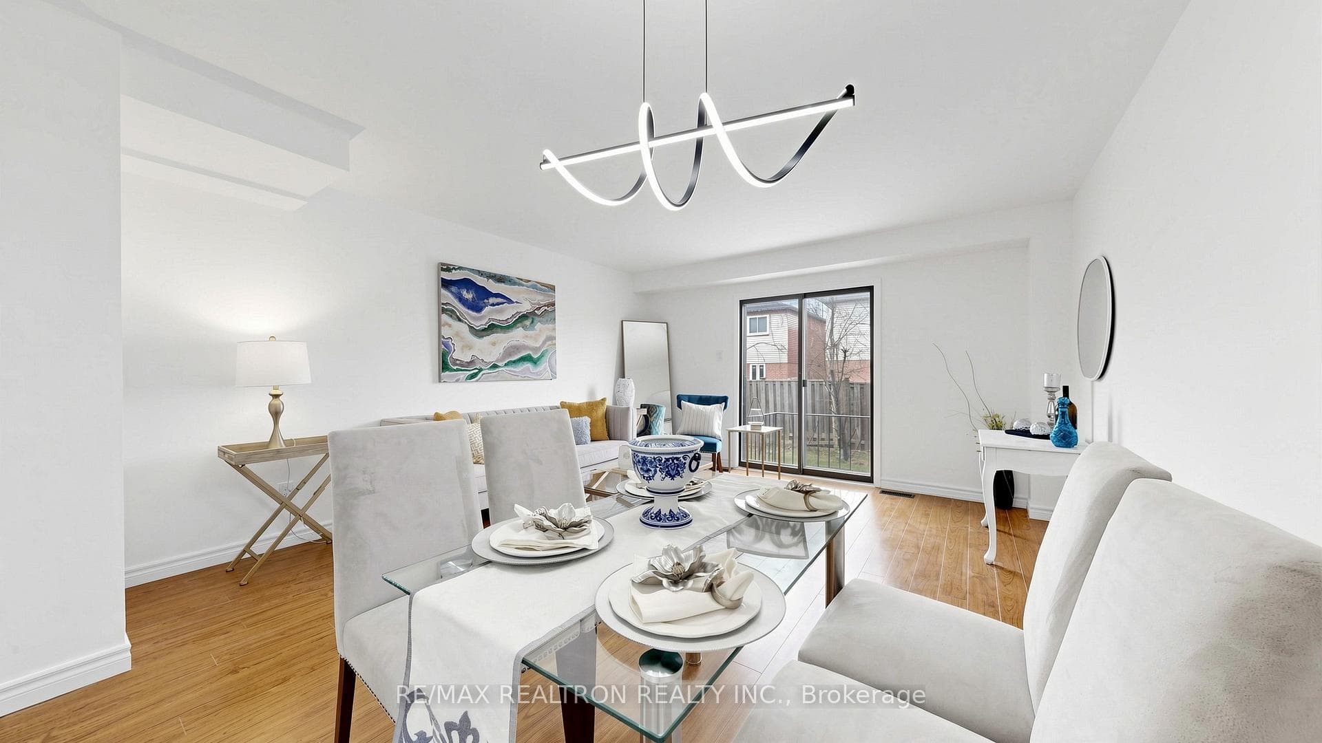 58 Glanvil Crescent photo 7