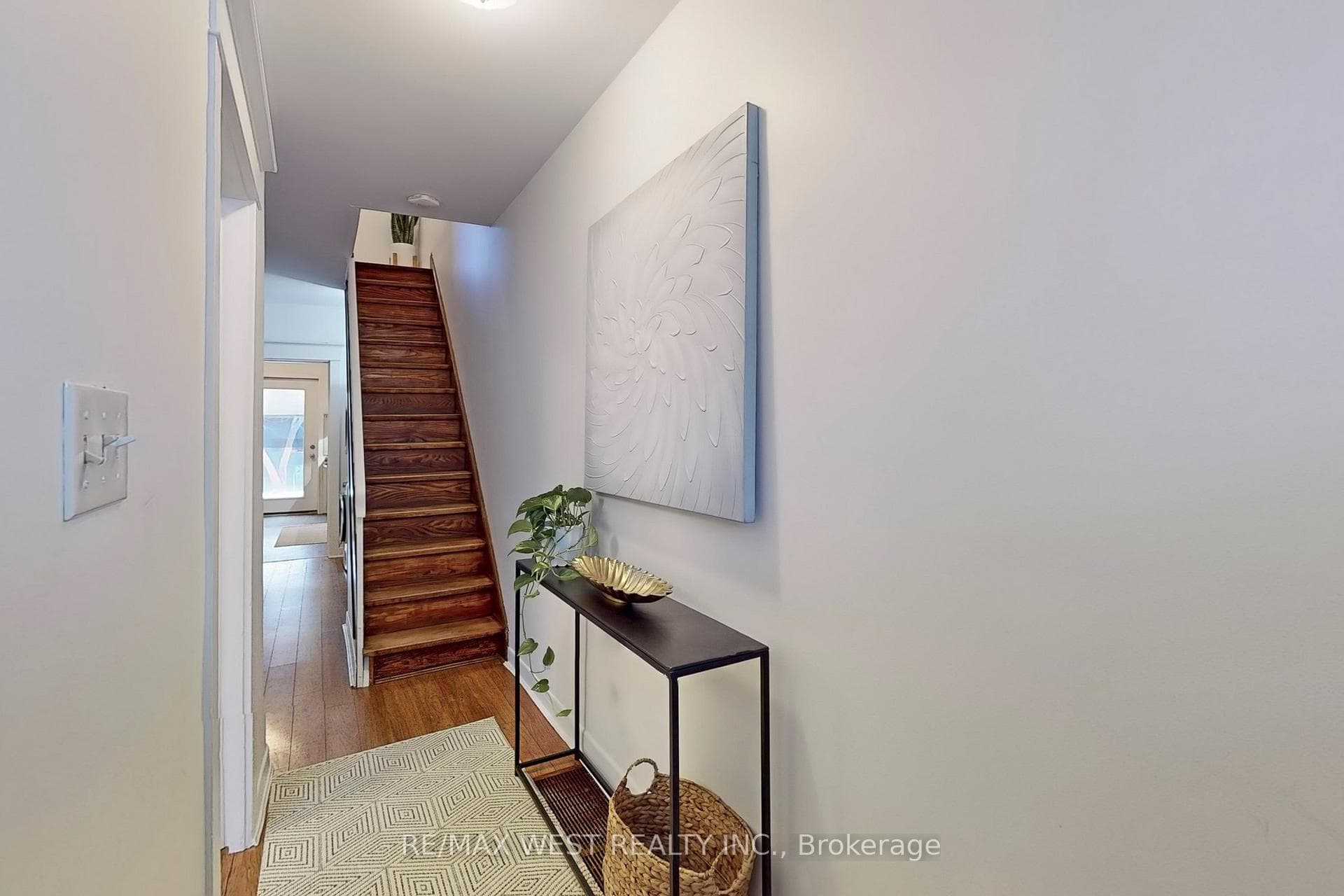 540 Roxton Road photo 4