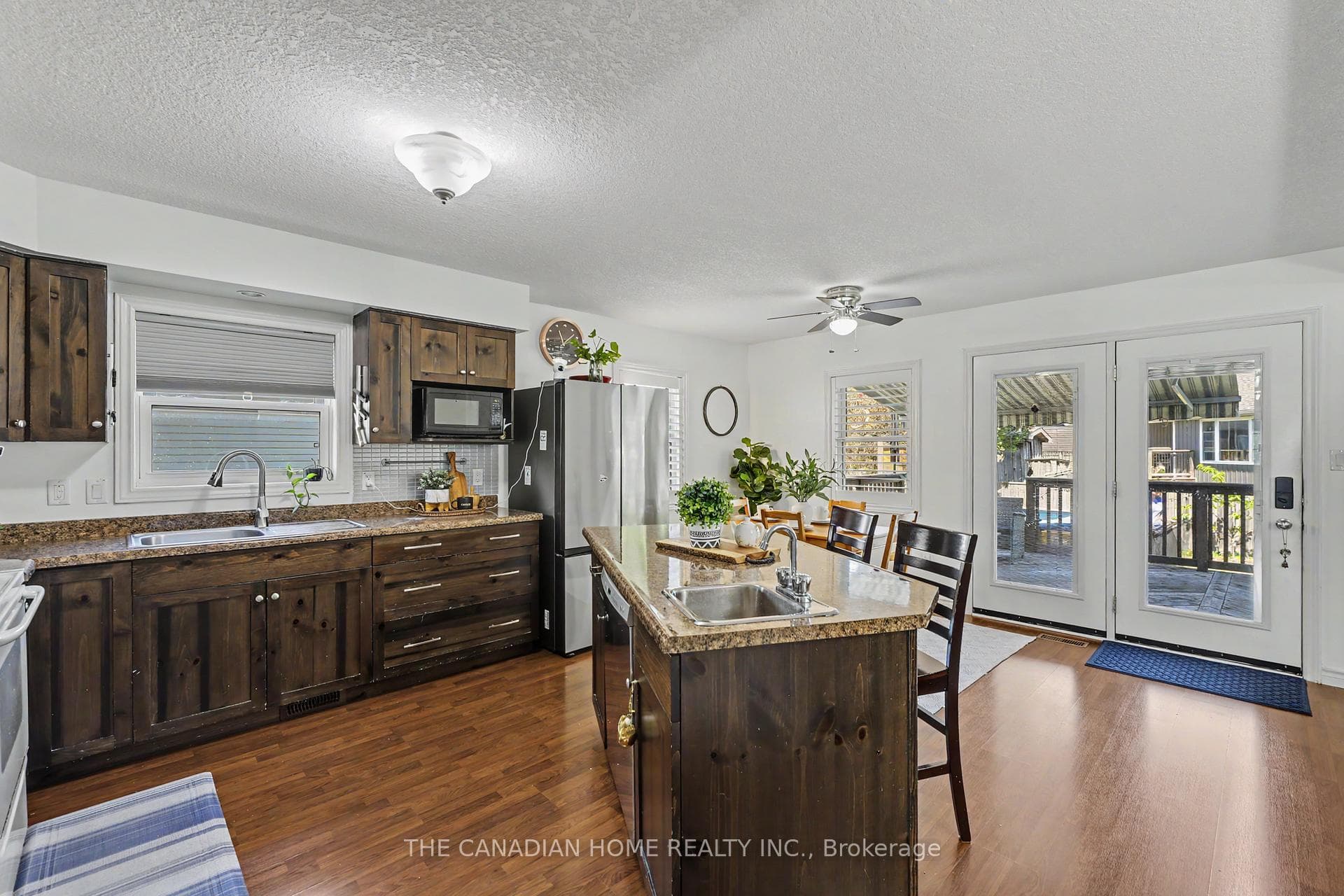 219 PICTON Street photo 10