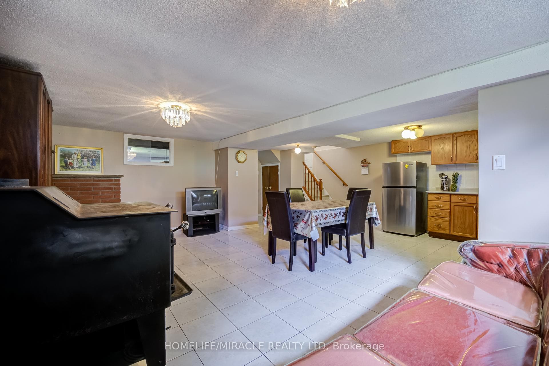 9 Wheatsheaf Crescent photo 35