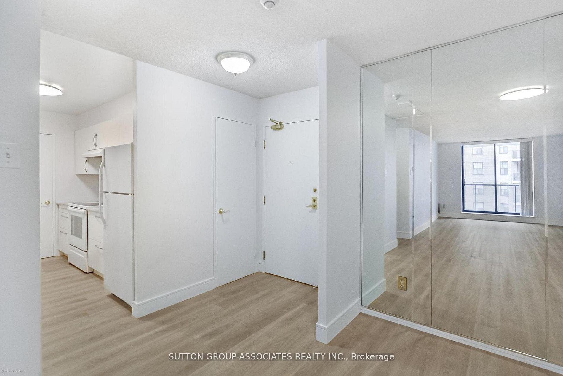250 Jarvis Street Unit 804 photo 2