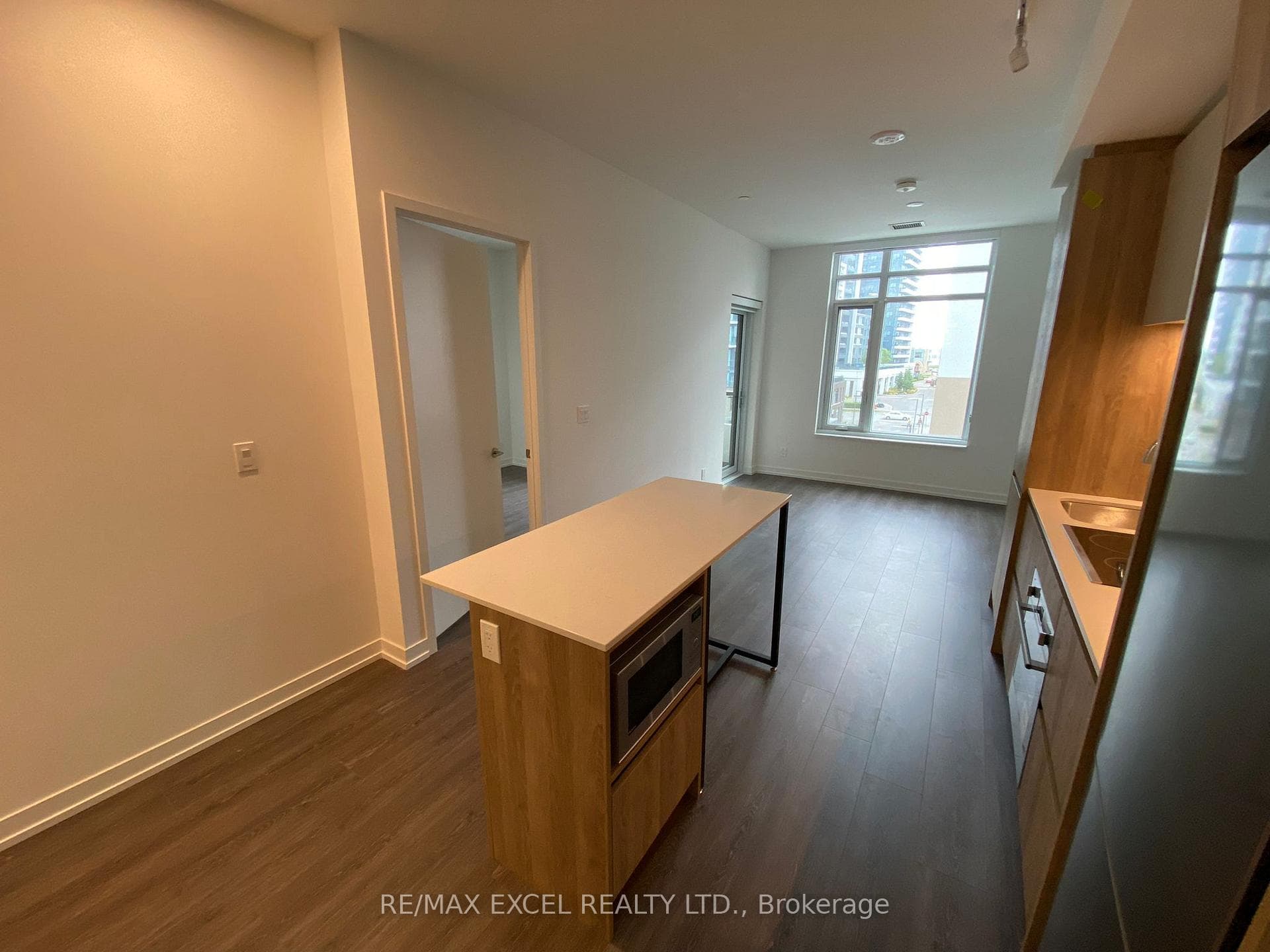 8 Beverley Glen Boulevard Unit 410 photo 4